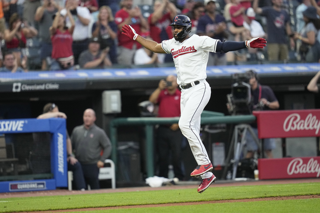 Albies Drives in Winning Run in 9th as Braves Beat Dodgers 4–3, Avoid Sweep