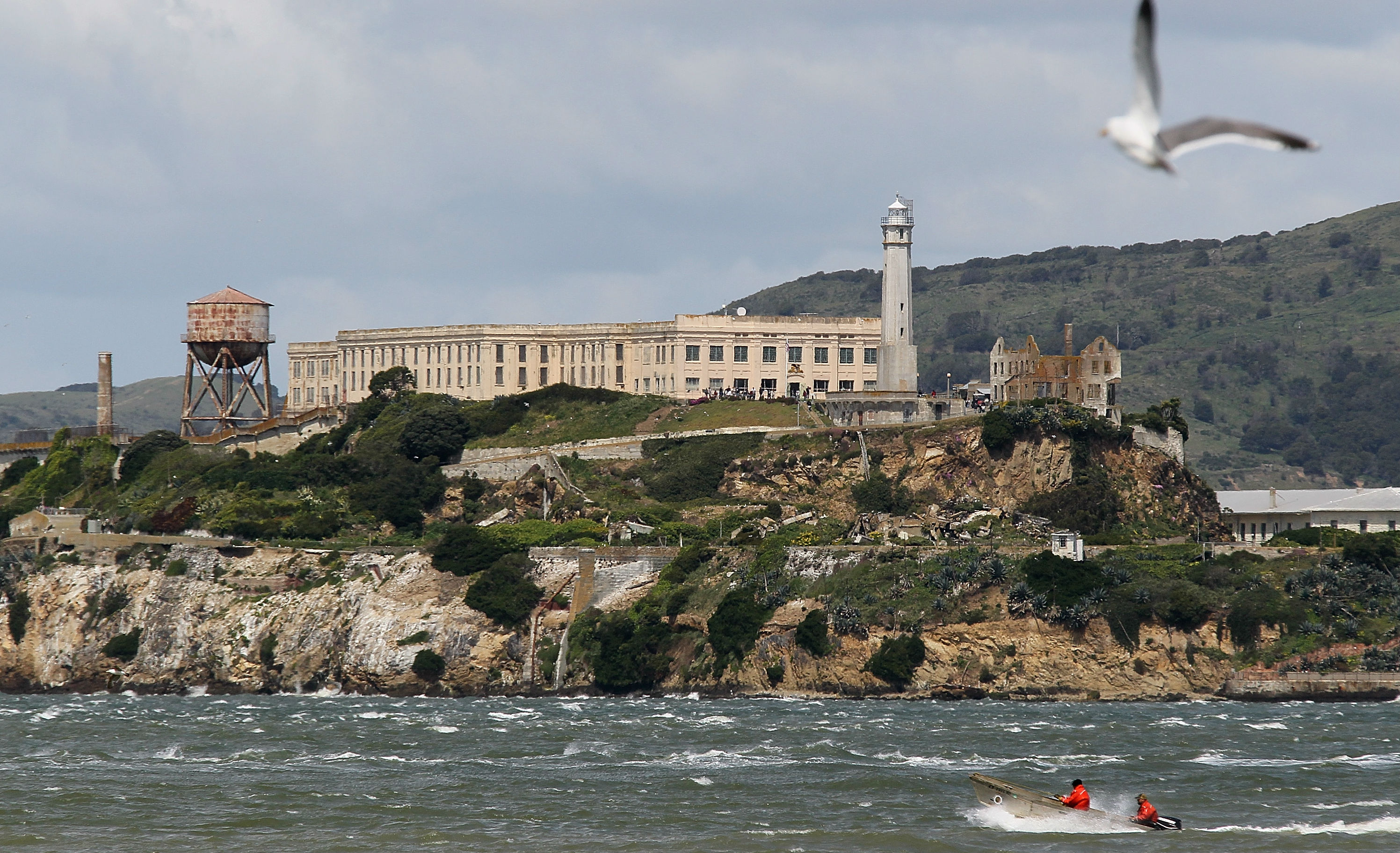 Alcatraz inmates survived infamous 1962 escape, letter suggests - CBS News