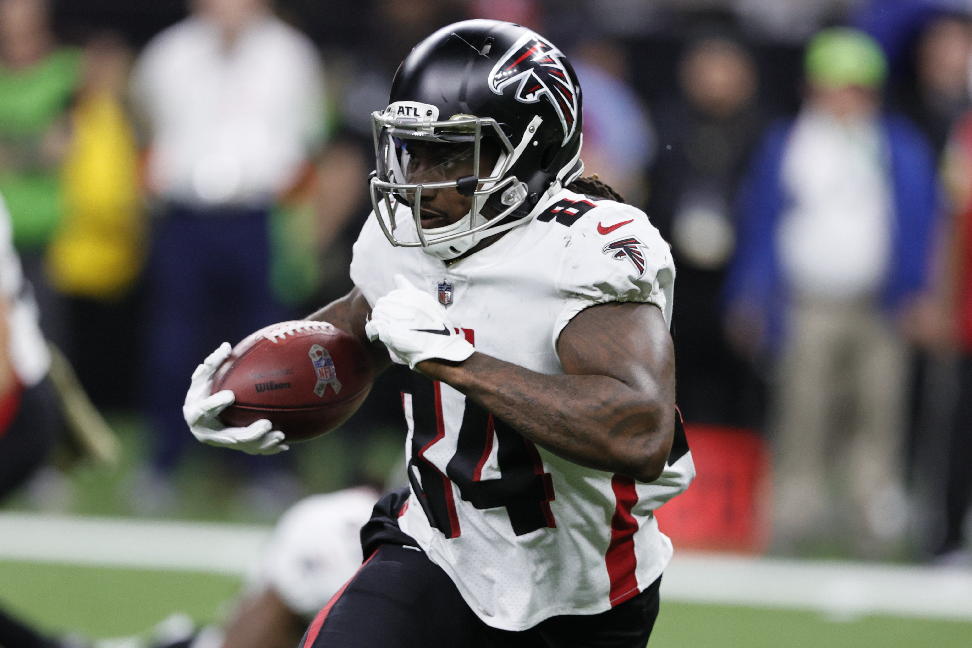 Deion Jones backs Falcons' Foye Oluokun promotion