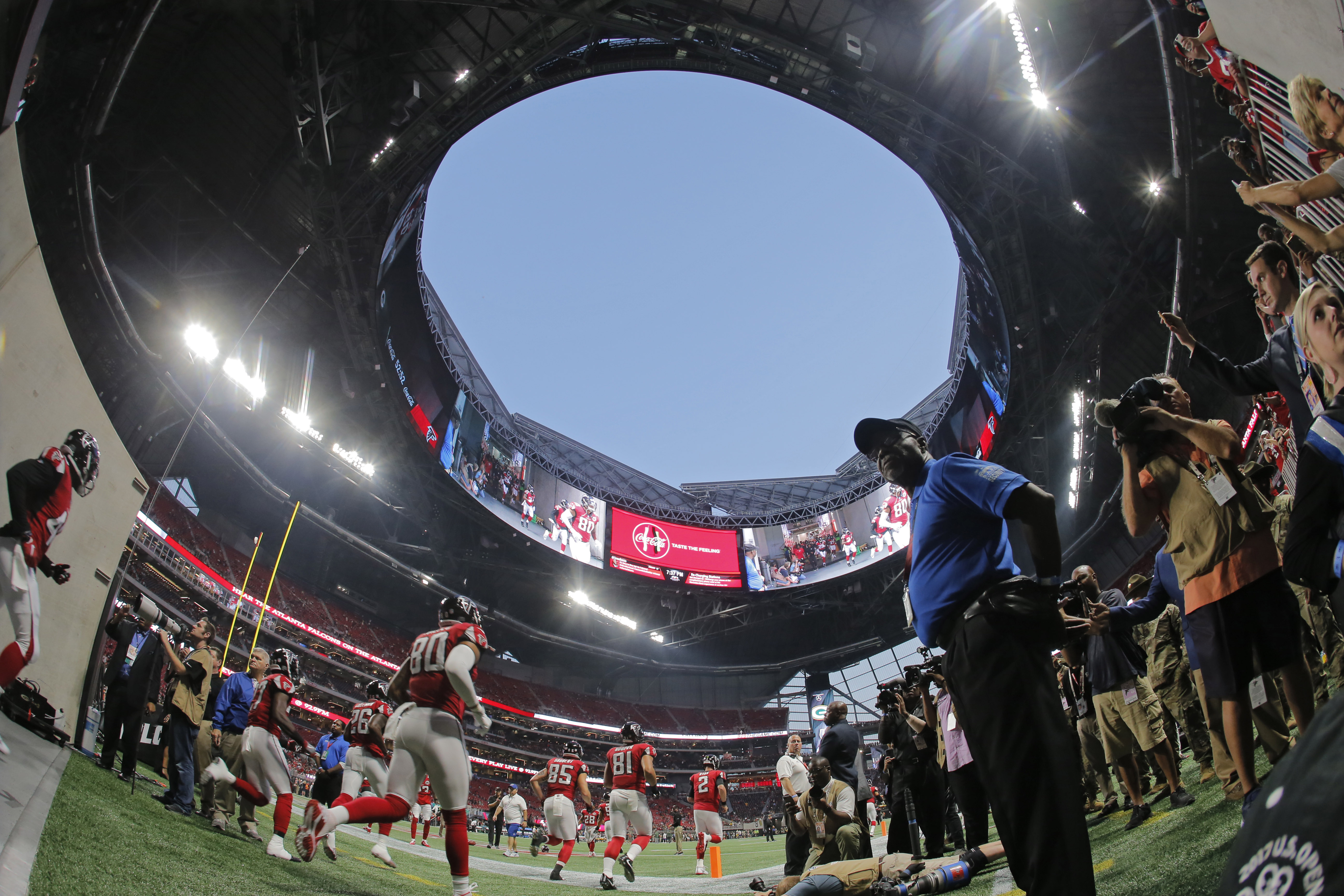 Atlanta Falcons turn up during open practice at Mercedes-Benz Stadium