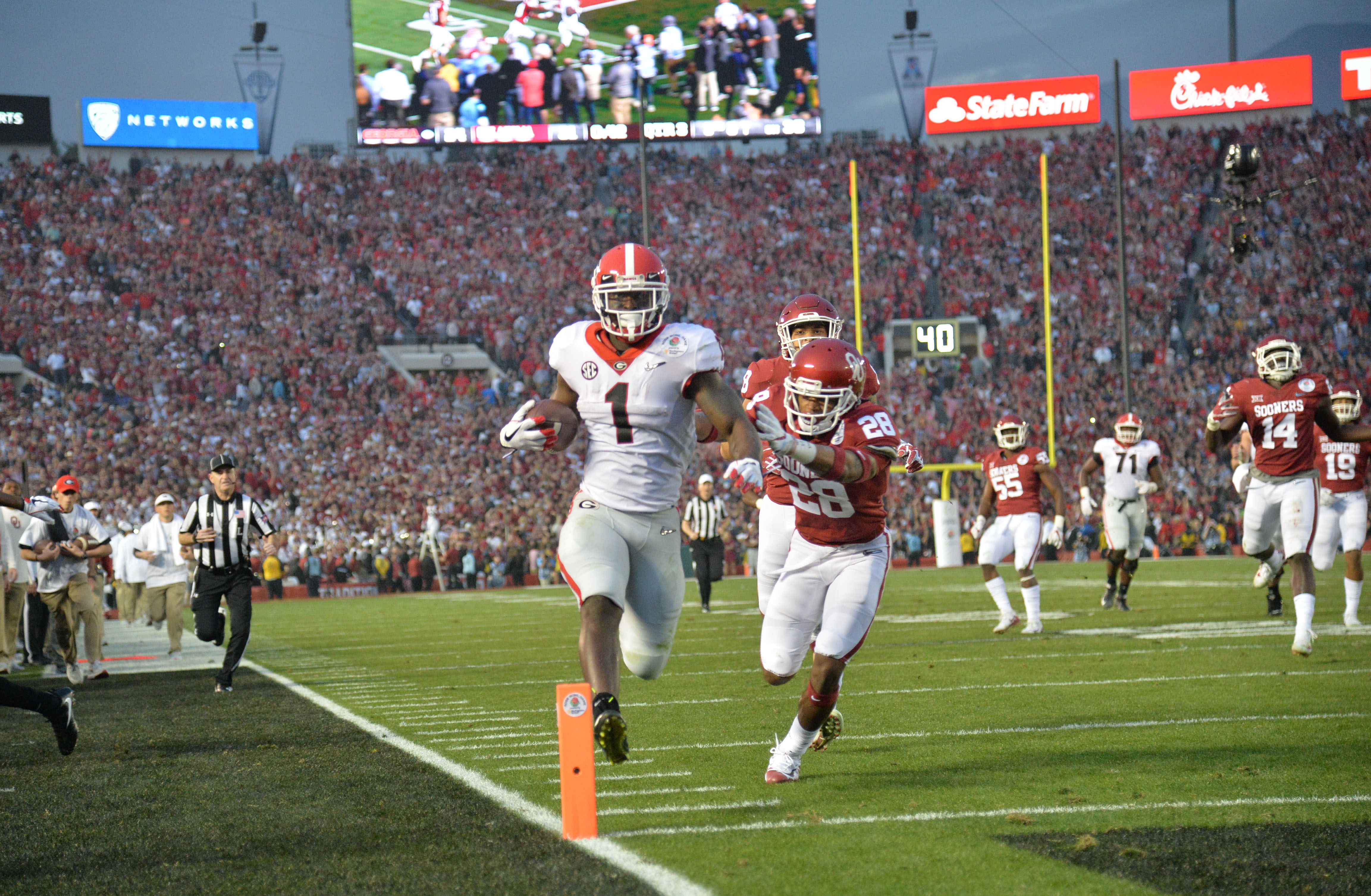 Georgia Bulldogs' Garrison Hearst runs for a 71 yard touchdown