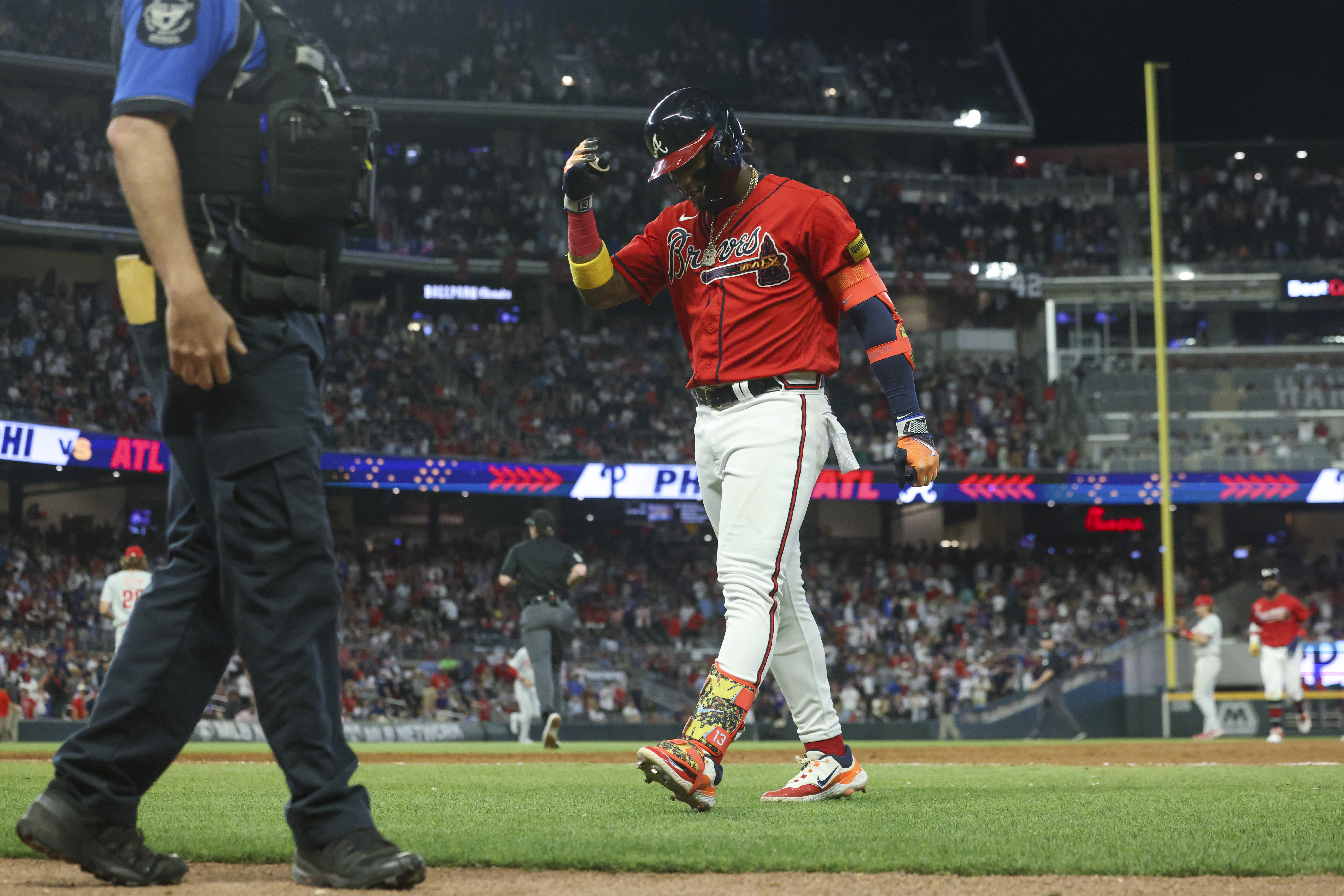 Craig Kimbrel logs 400th save as Phils beat Braves