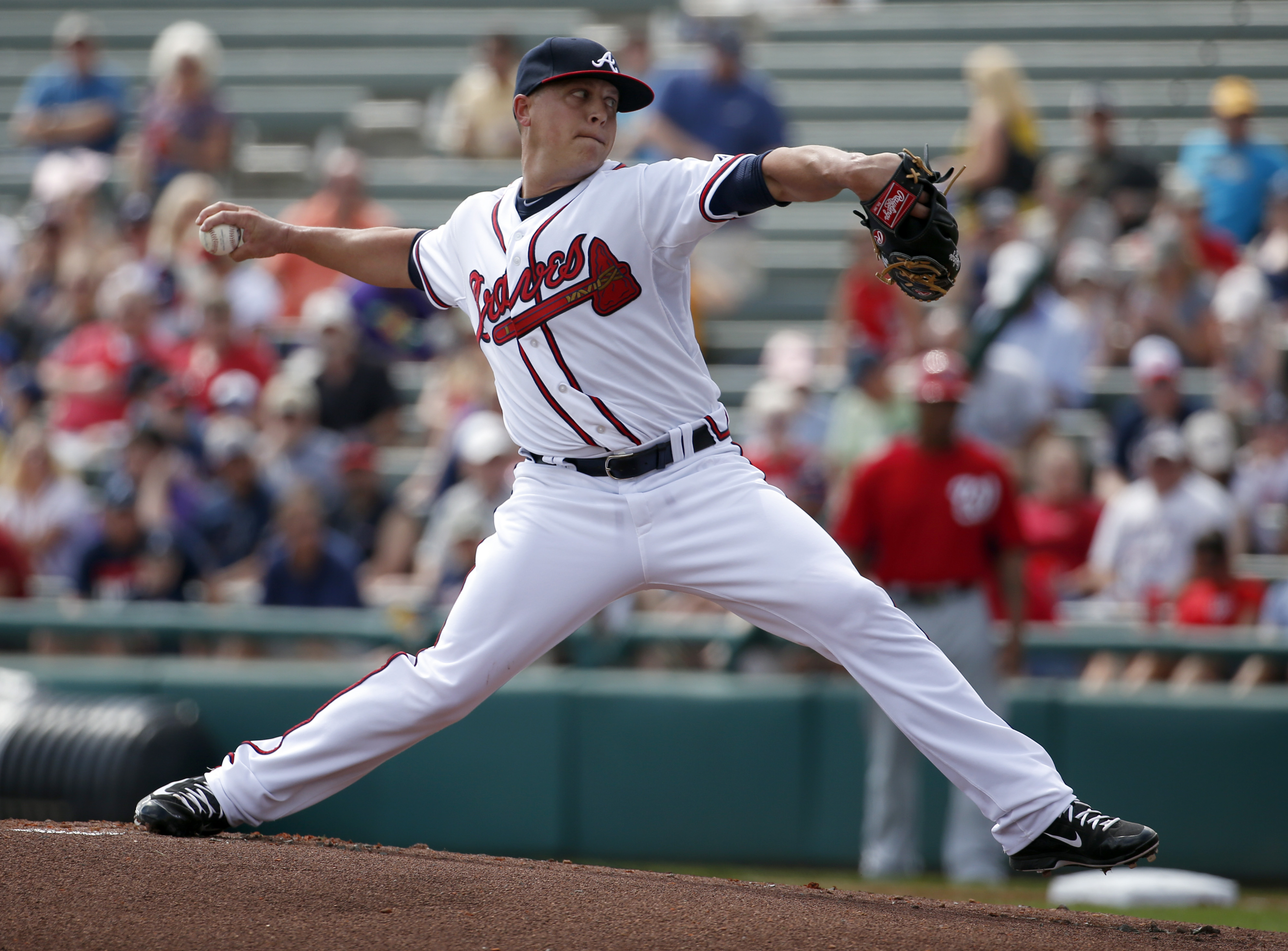 Former Braves pitcher Brandon Beachy making baseball comeback 