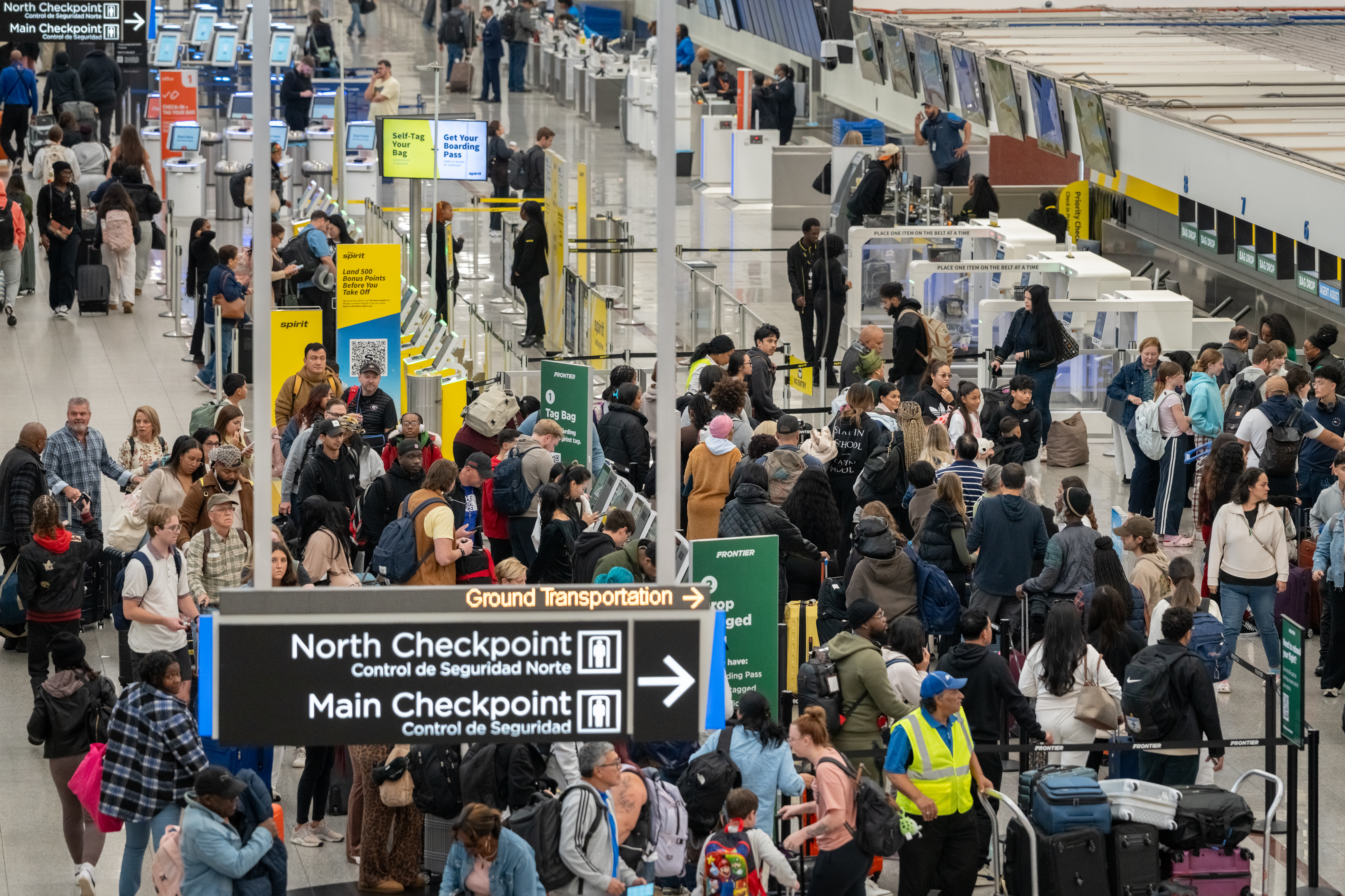 Live Airport Security Wait Times, Trends Now