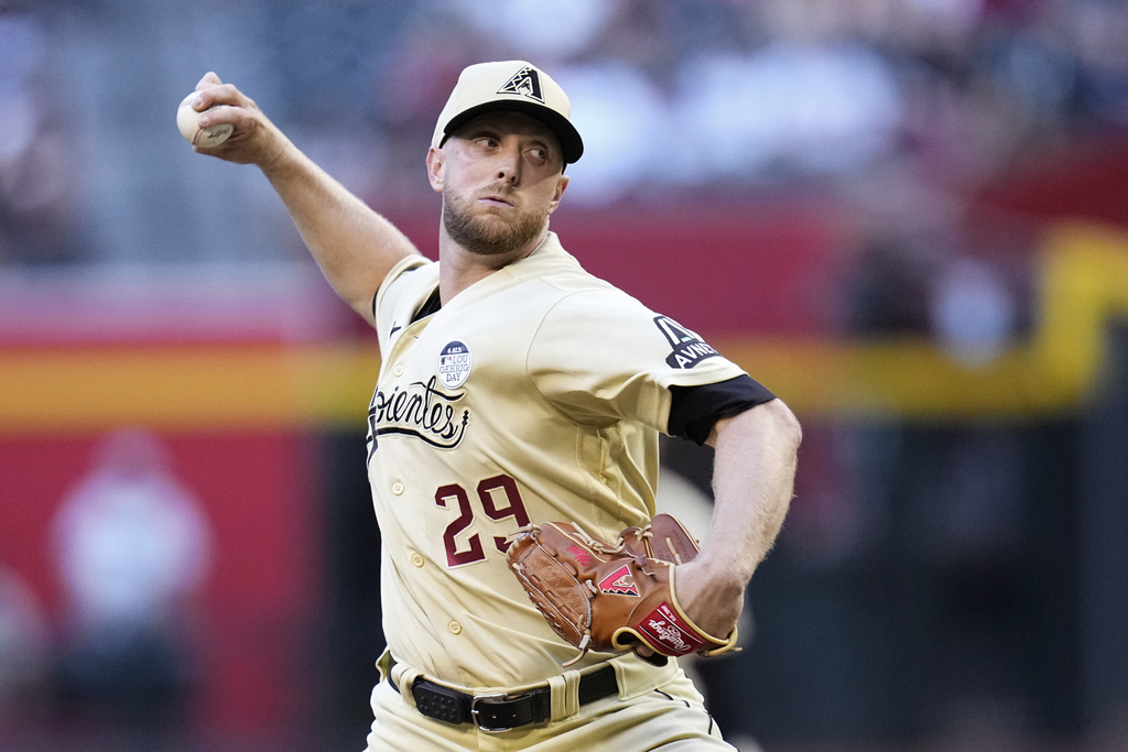 Phoenix, United States. 03rd June, 2023. Atlanta Braves left fielder Eddie  Rosario (8) triples during a MLB game against the Arizona Diamondbacks,  Saturday, Jun 3, 2023, at Chase Field in Phoenix, AZ.