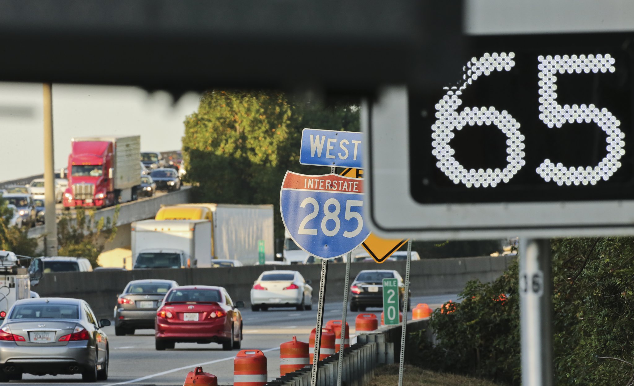 Malfunctioning speed limit signs on I-285 confuse drivers