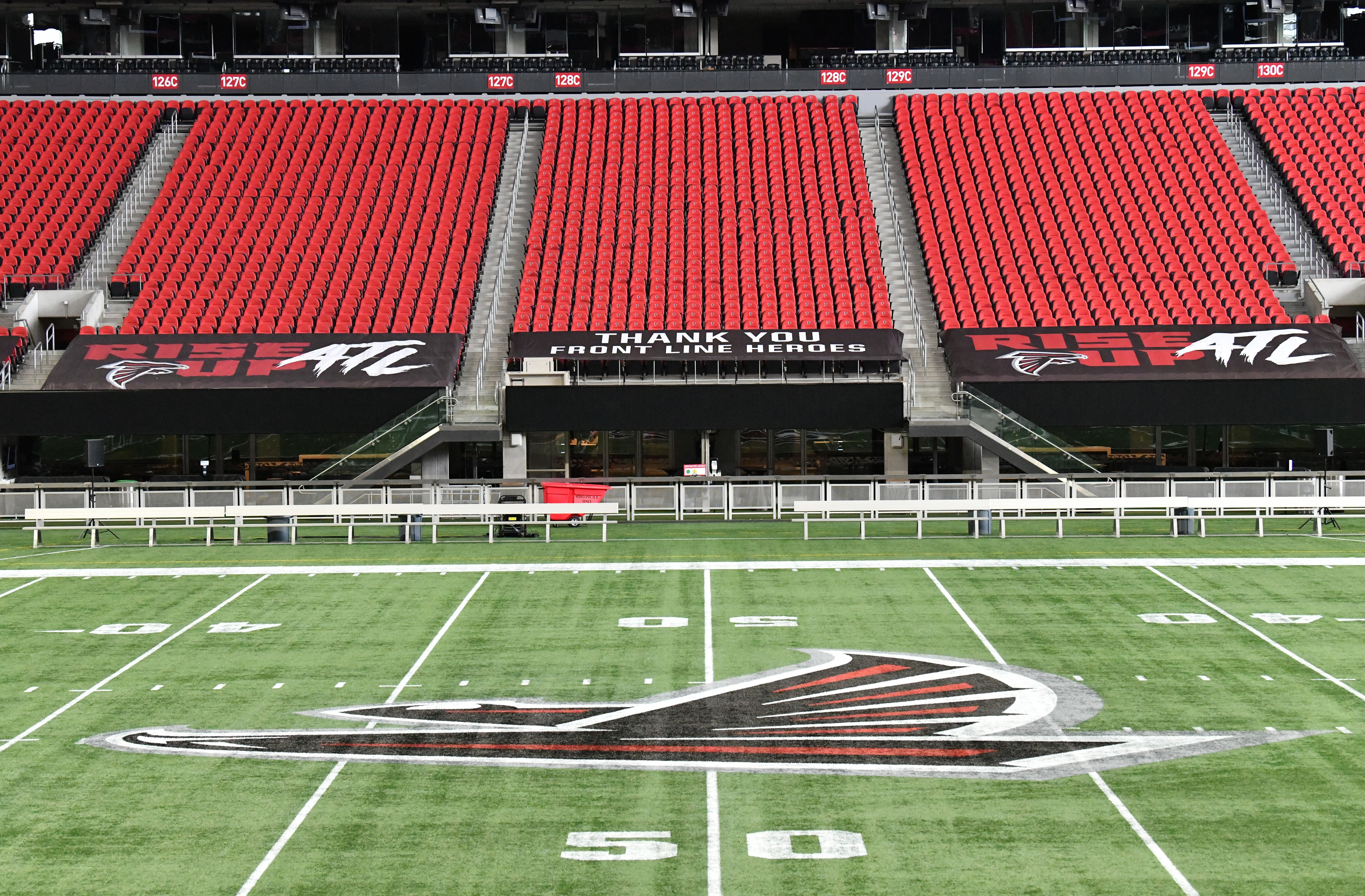 Mercedes-Benz Stadium's Train Horn is Awesome and a nice touch to new  Falcons home