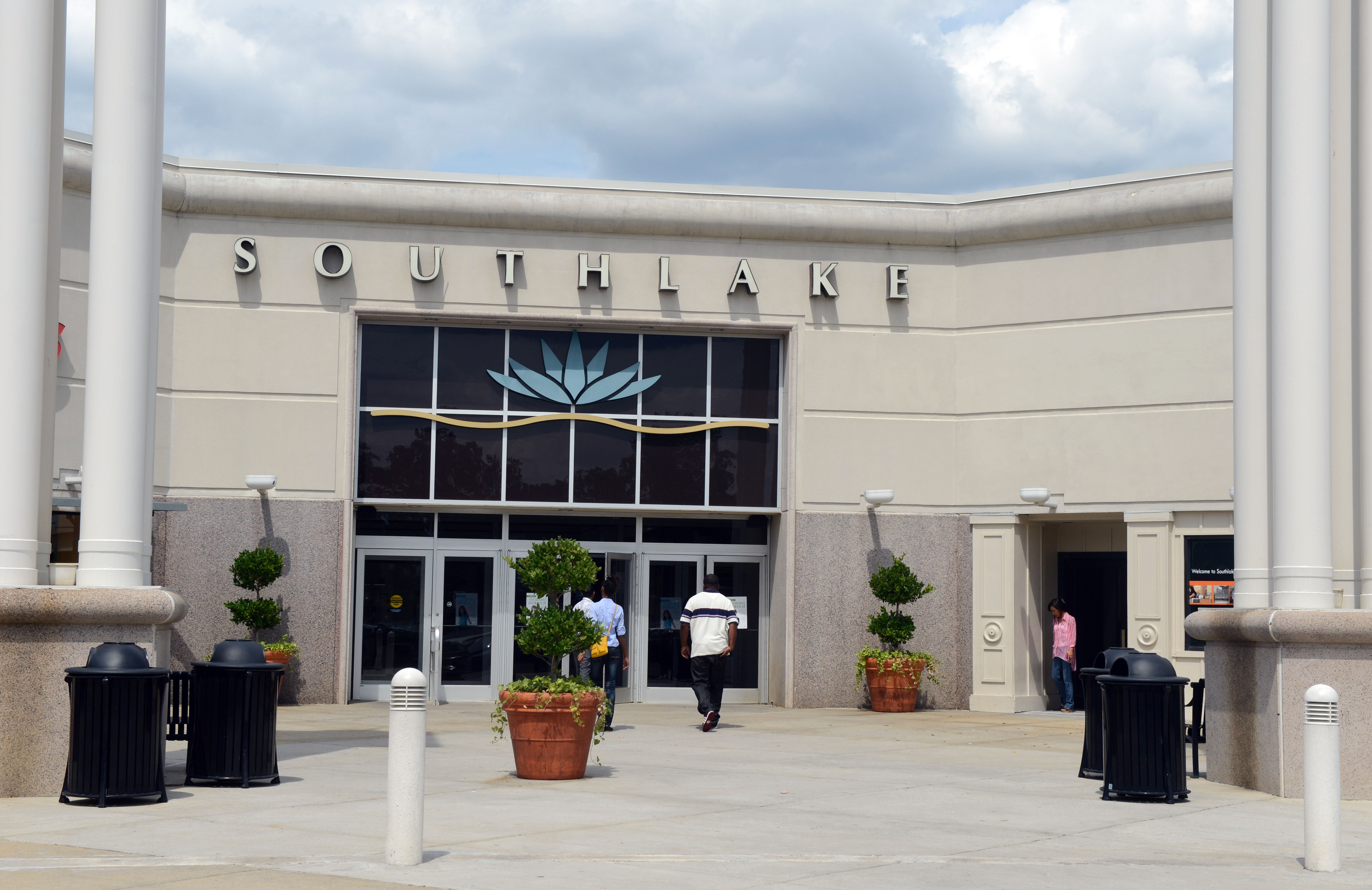 Charter School Buys Former Department Store at Long-Struggling Mall