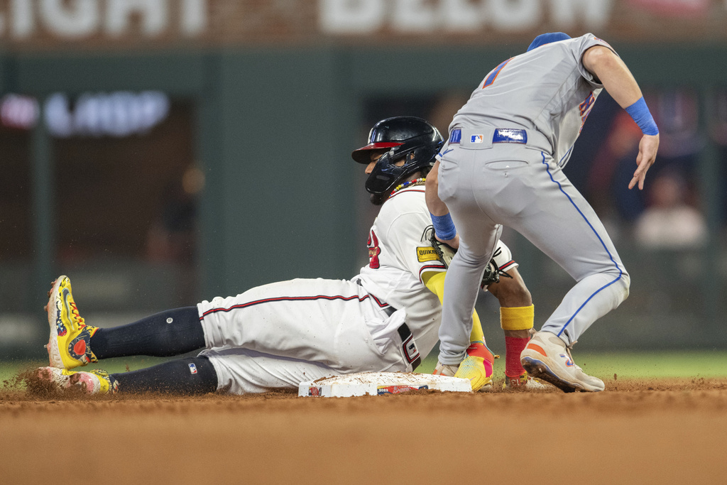 Chipper Jones belts three-run home run in ninth to lift the Altanta Braves  over the Philadelphia Phillies 