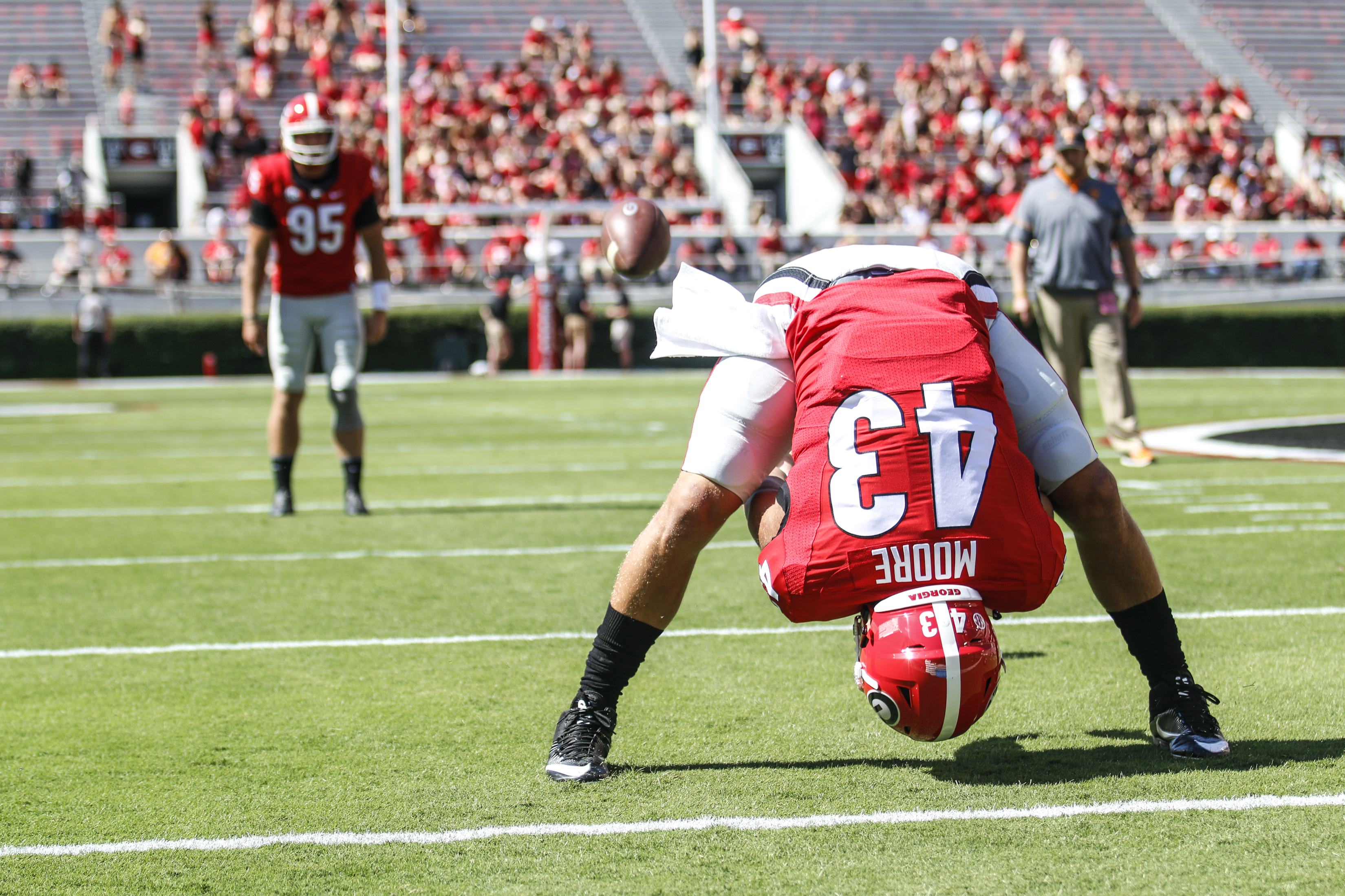 Long snapper commits to Clemson