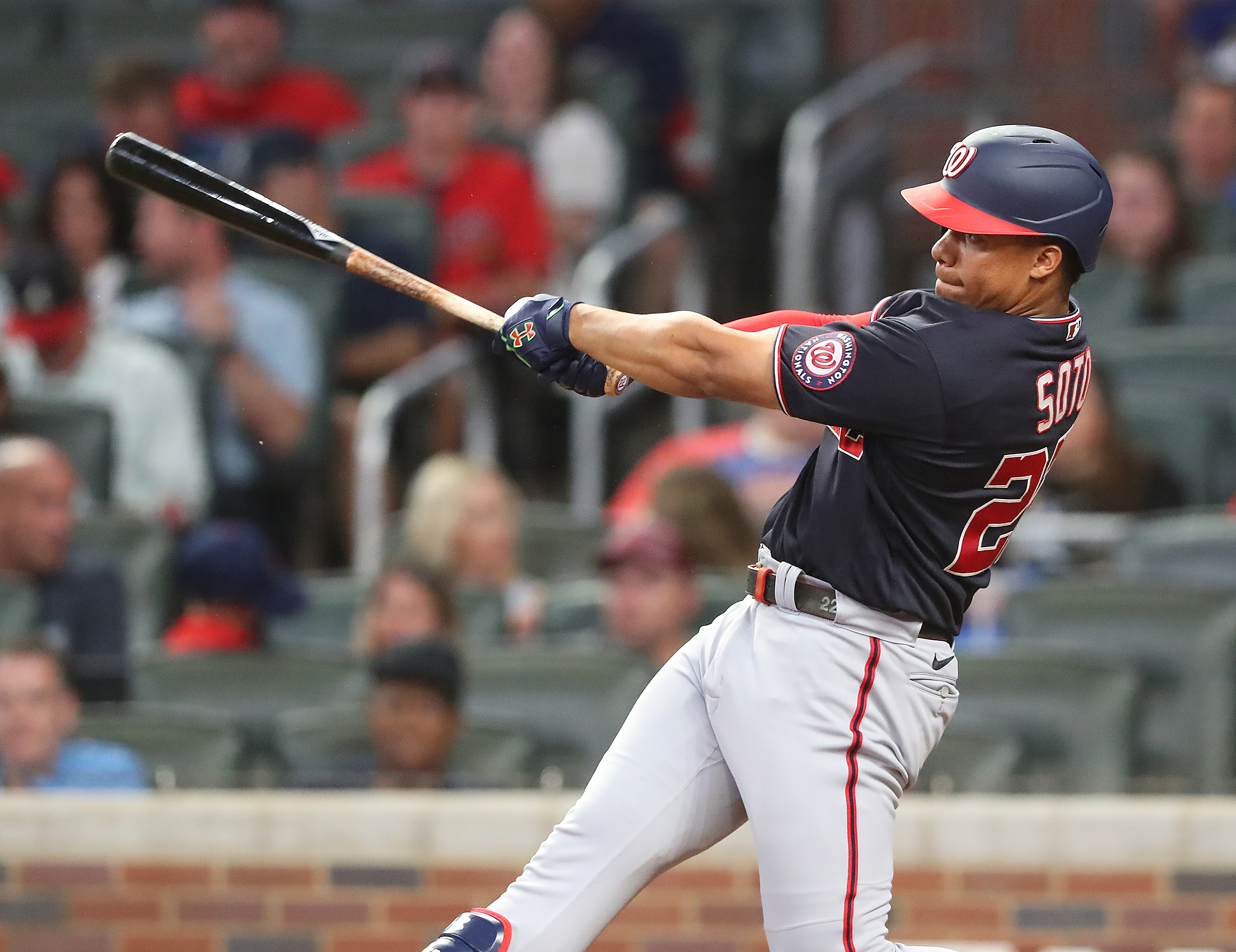 Nationals let 4-run lead slip away, lose to Braves 9-8