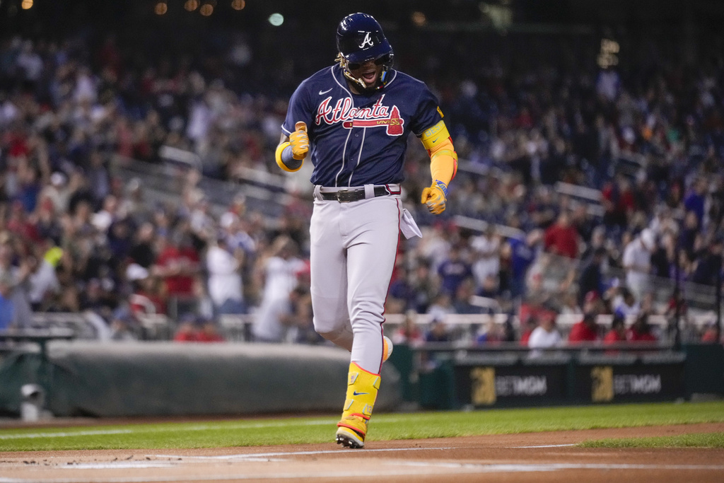 Atlanta Braves on X: #Braves acquire second baseman Brandon Phillips  (@DatDudeBP) from the Reds in three-player trade. Details:   / X