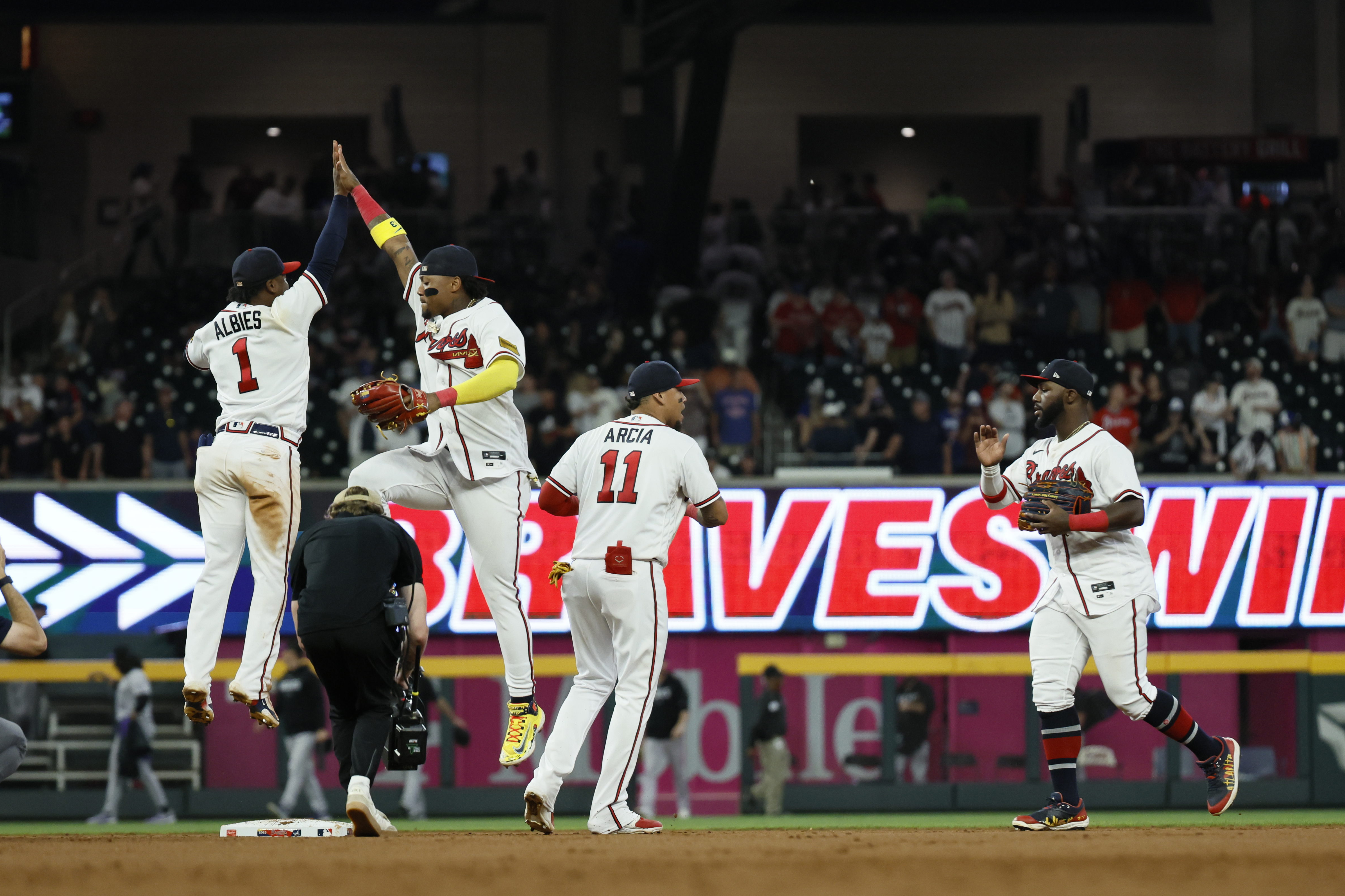 Ozzie Albies, AJ Smith-Shawver lead the Braves to an 8-3 win over