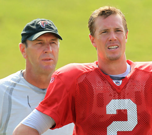 Falcons offensive coordinator Mike Mularkey and quarterback Matt Ryan watch a play.