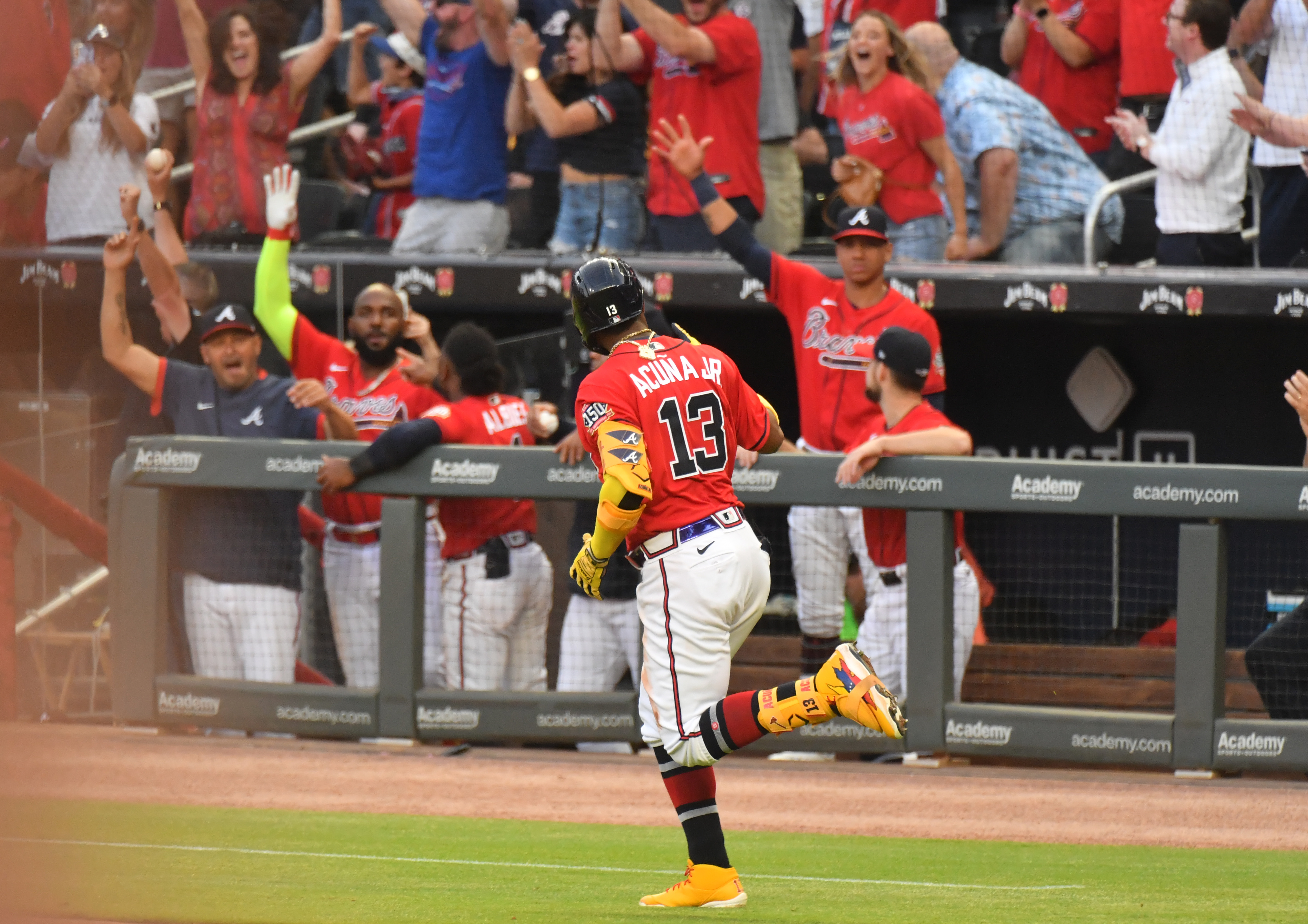 Braves make MLB history with home run fest in 20-1 win over Pirates 