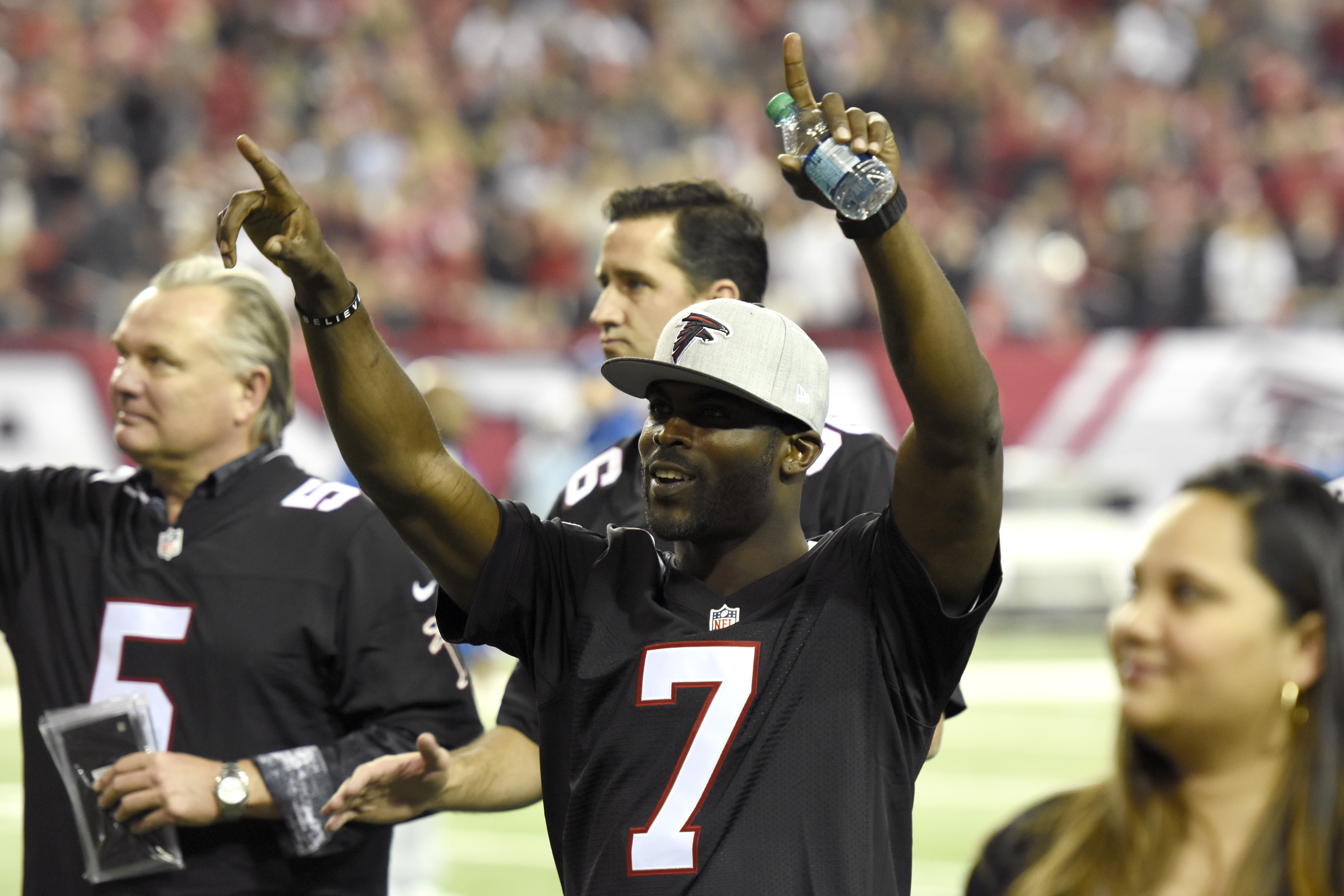 Falcons welcome back Michael Vick, and expect more of this (podcast added)