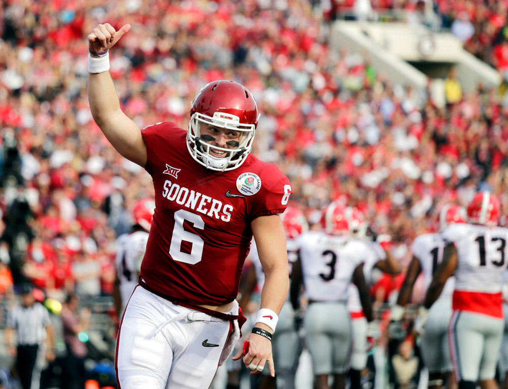 Baker Mayfield recreates iconic Brett Favre NFL draft photo