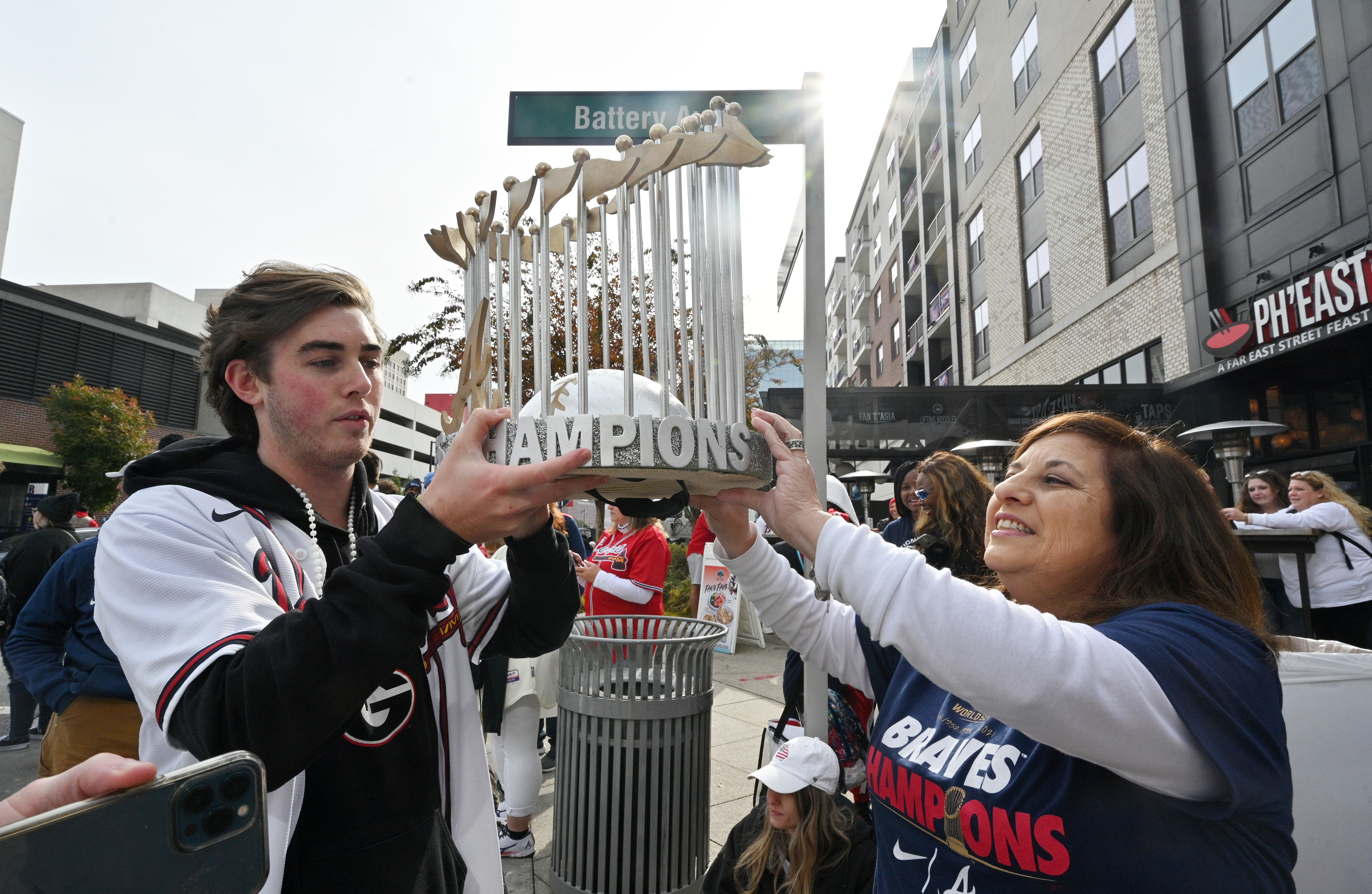 Atlanta Braves will reduce use of Tomahawk Chop after Cardinals