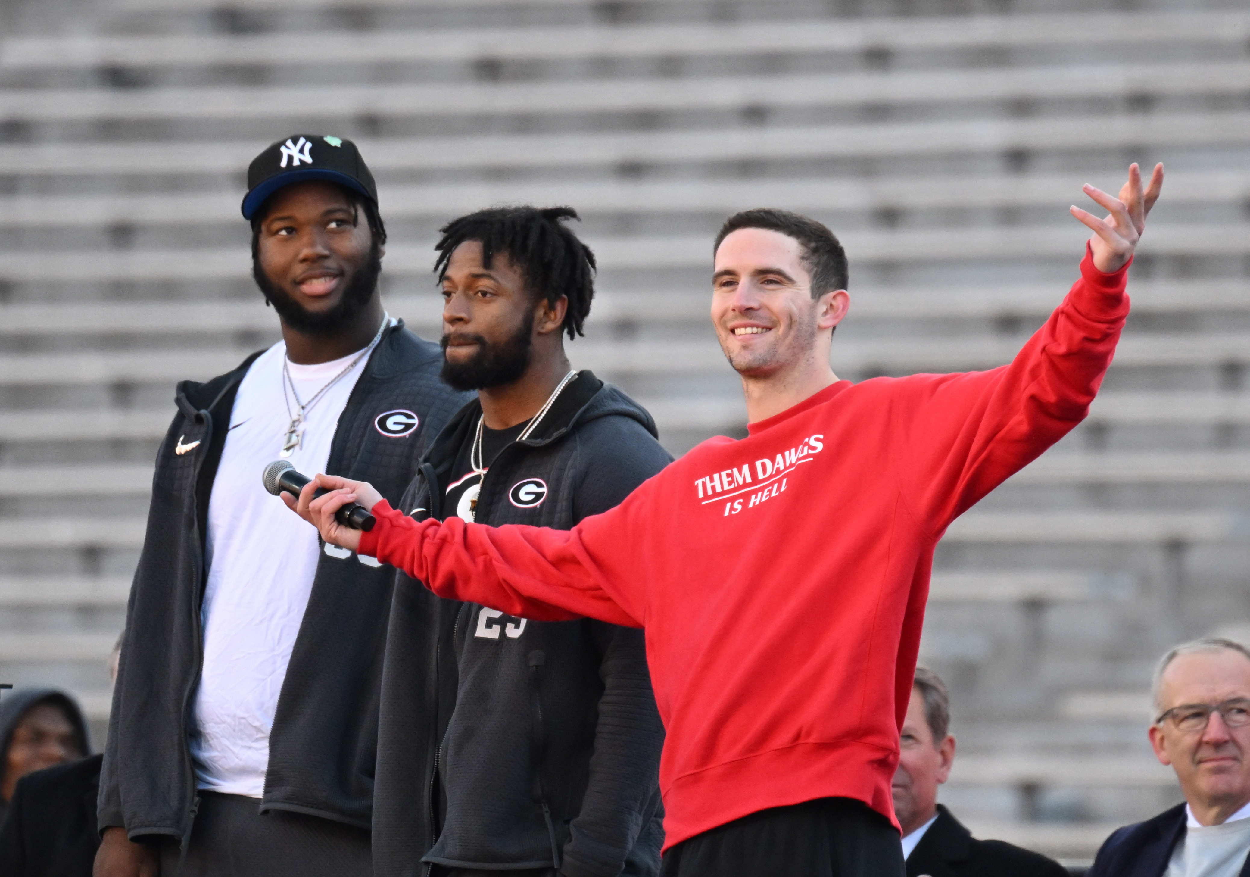 Rams rookies hilariously try their hand at trivia about Los Angeles