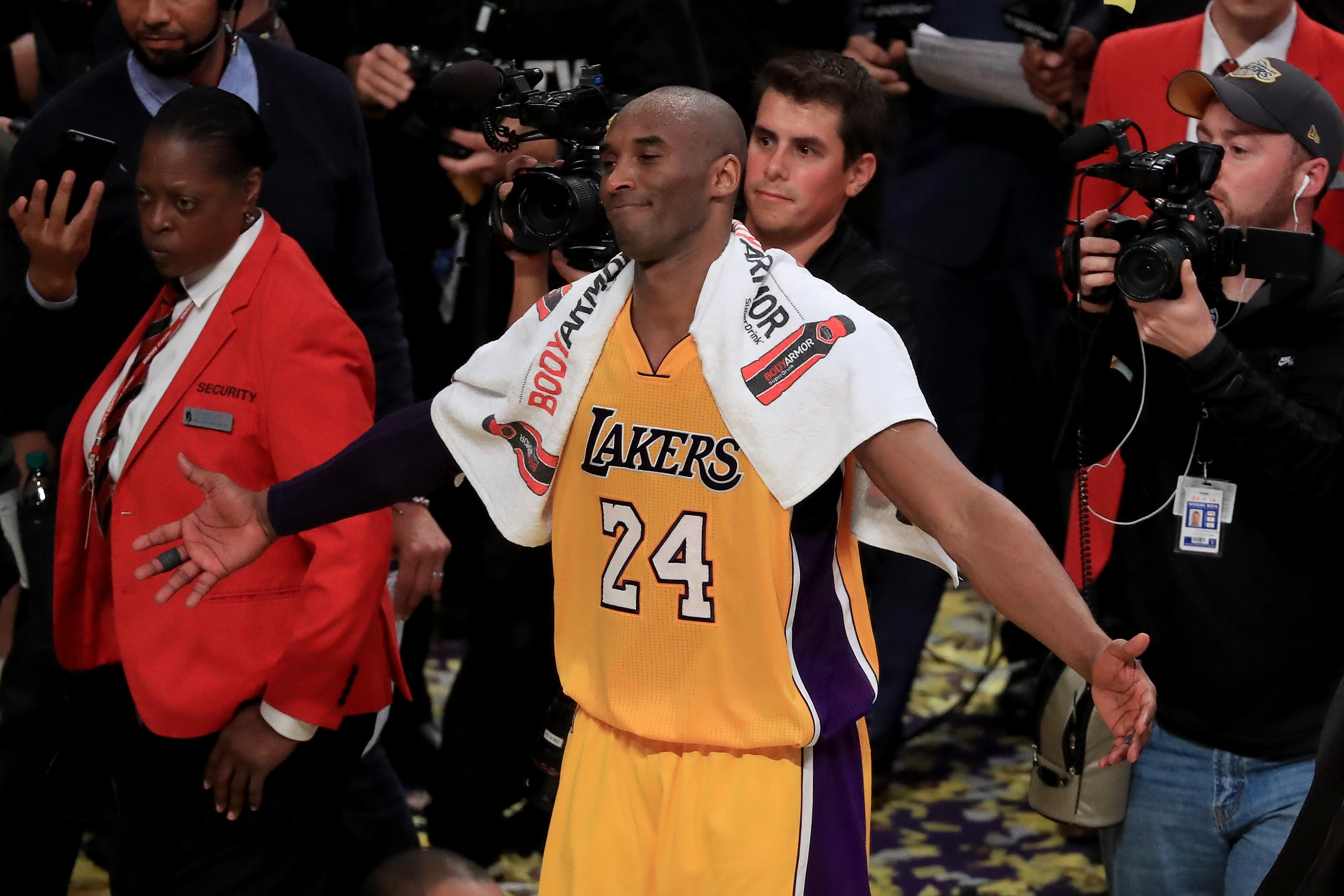 Photos: Kobe Bryant scores 60 in final game