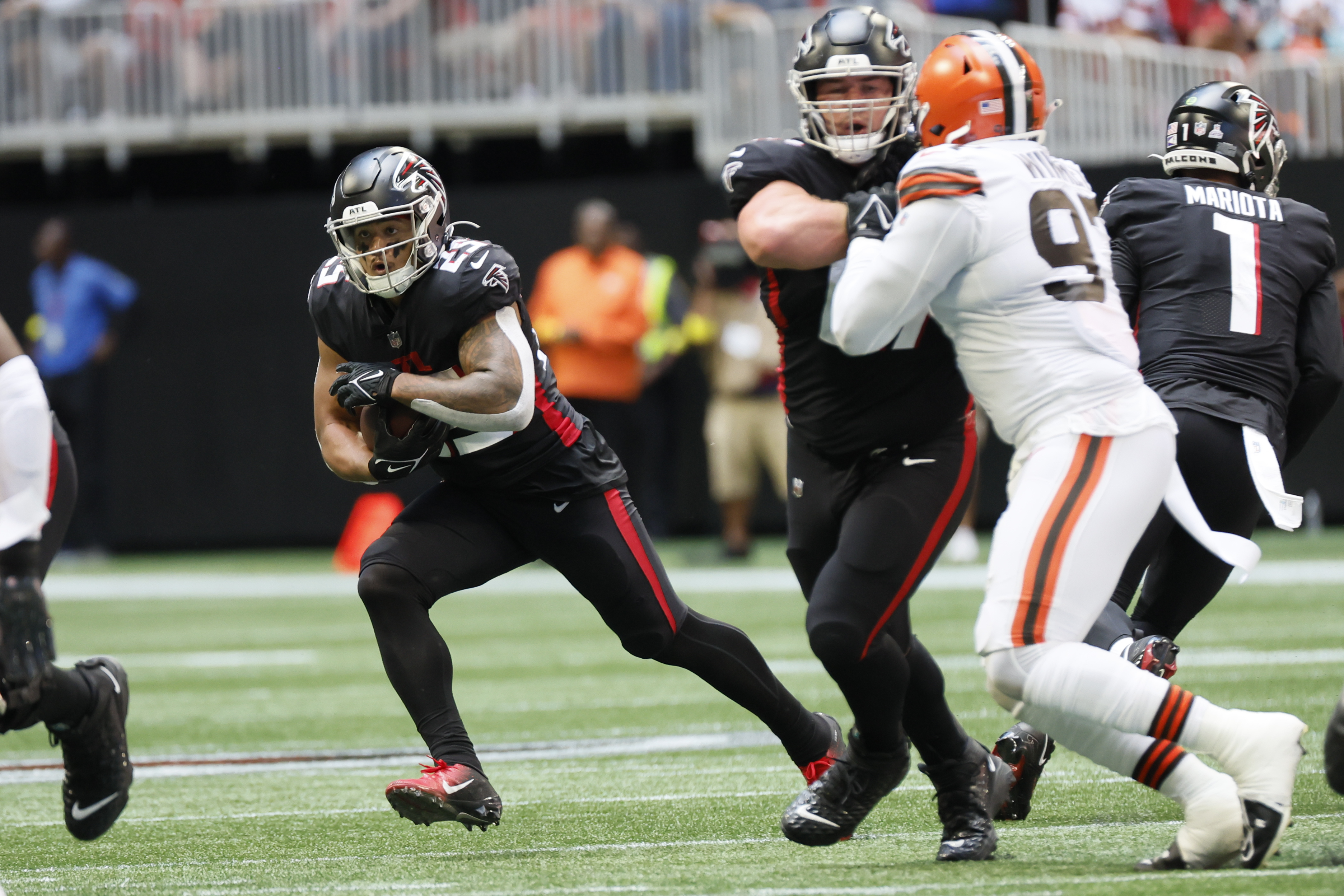 Falcons - Browns instant recap: Late heroics on defense and dominance on  the ground win another one - The Falcoholic