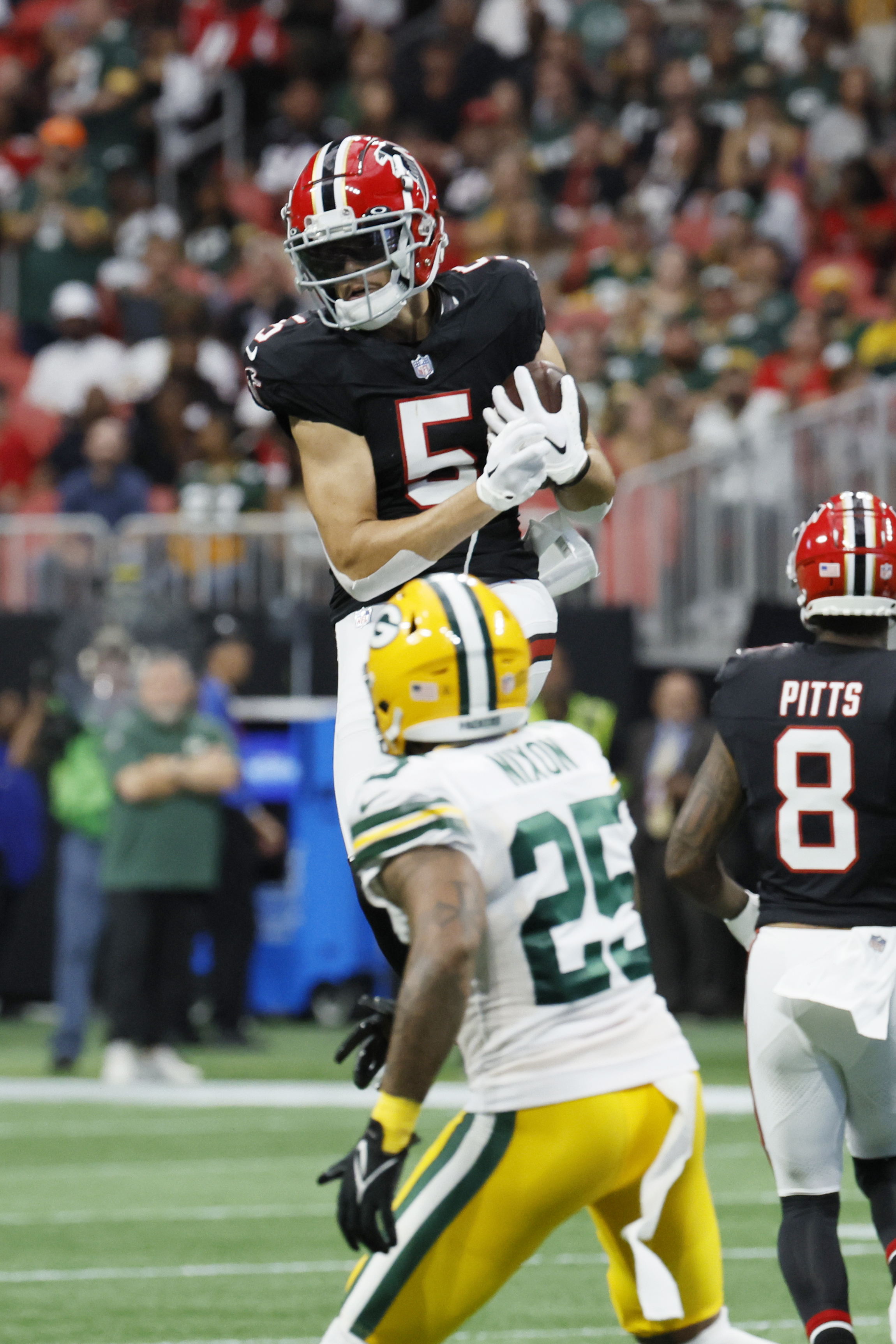 Falcons storm back to win 25-24, handing Packers first loss of their season