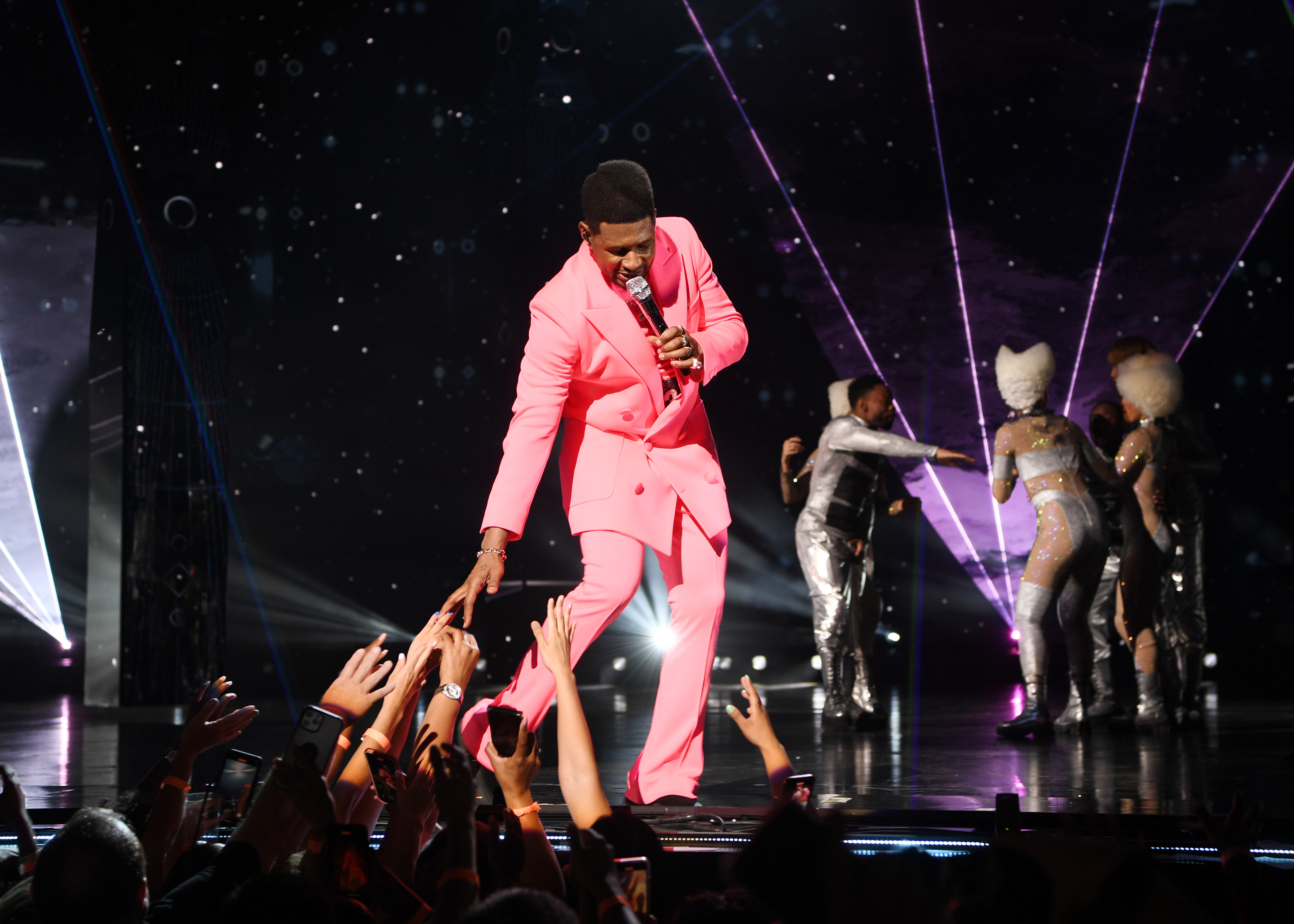 USHER AT THE LOUIS VUITTON SHOW IN PARIS”. #usher #usherraymond