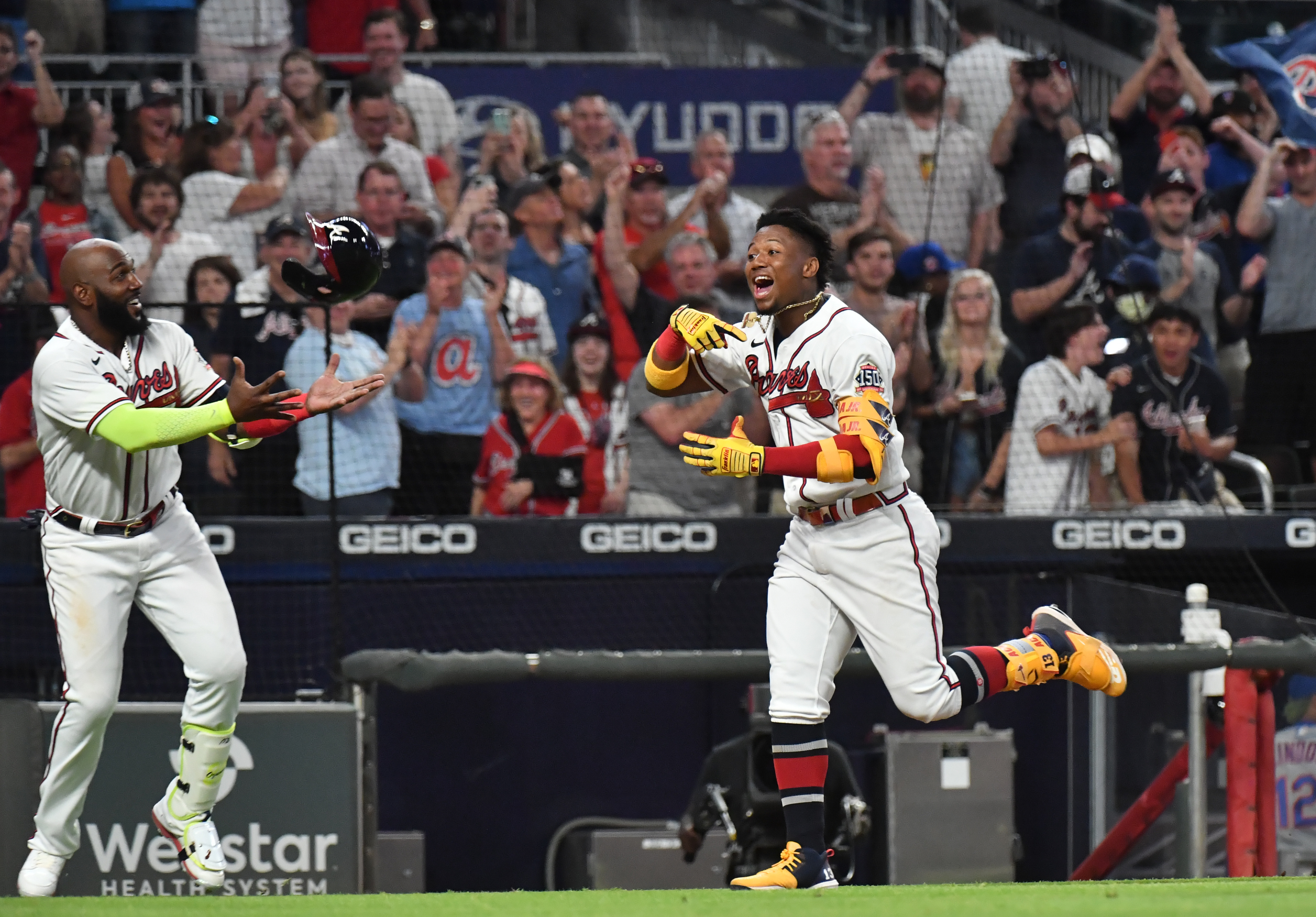 Acuña's homer off Barnes in 9th lifts Braves over Mets, 5-4