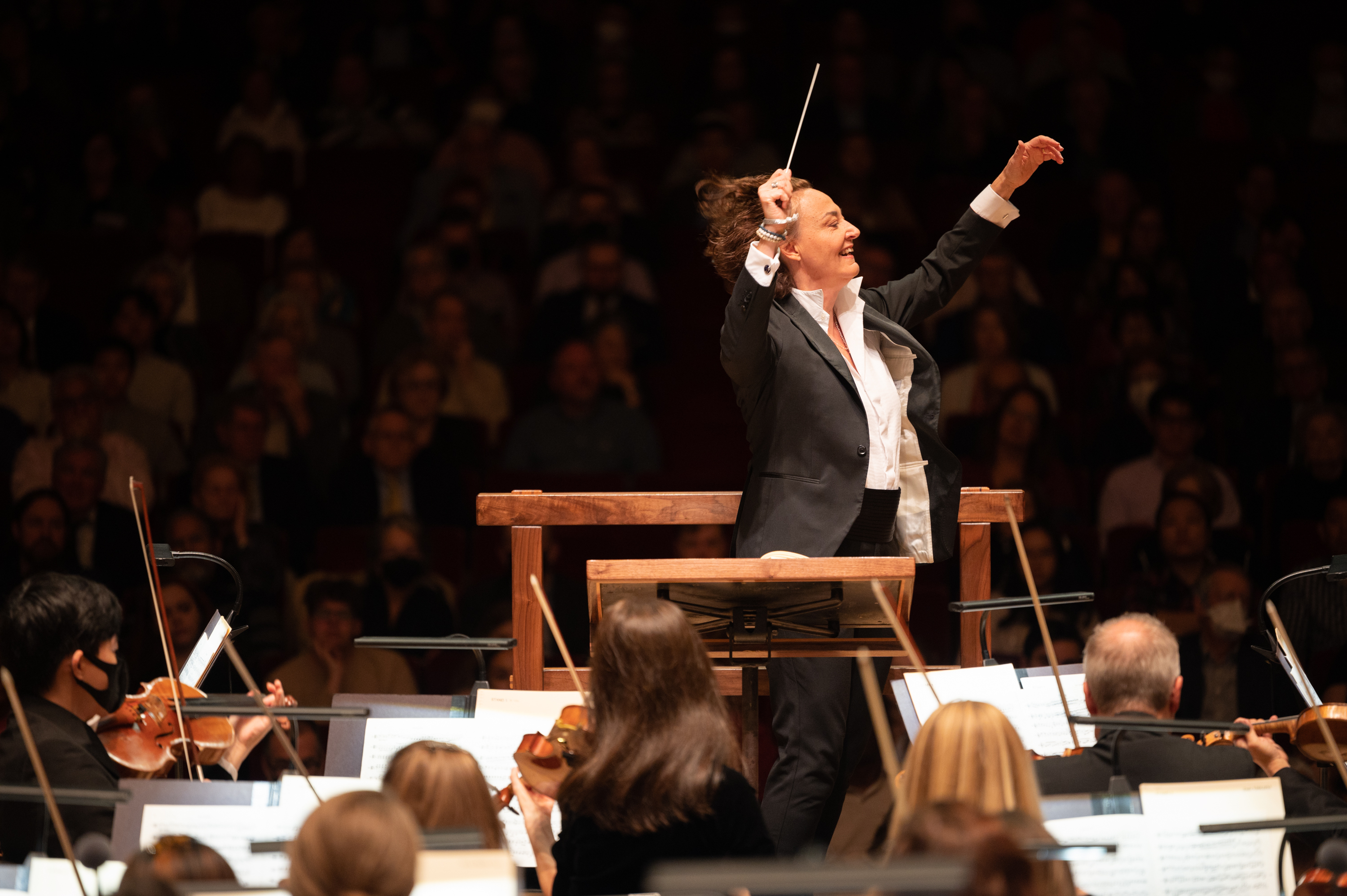 Conductor Nathalie Stutzmann makes Atlanta Symphony
