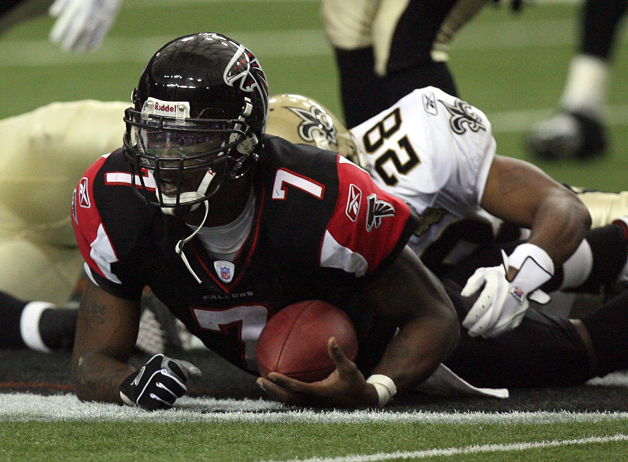 Petition wants Falcons to revoke Michael Vick's invitation to Saints game