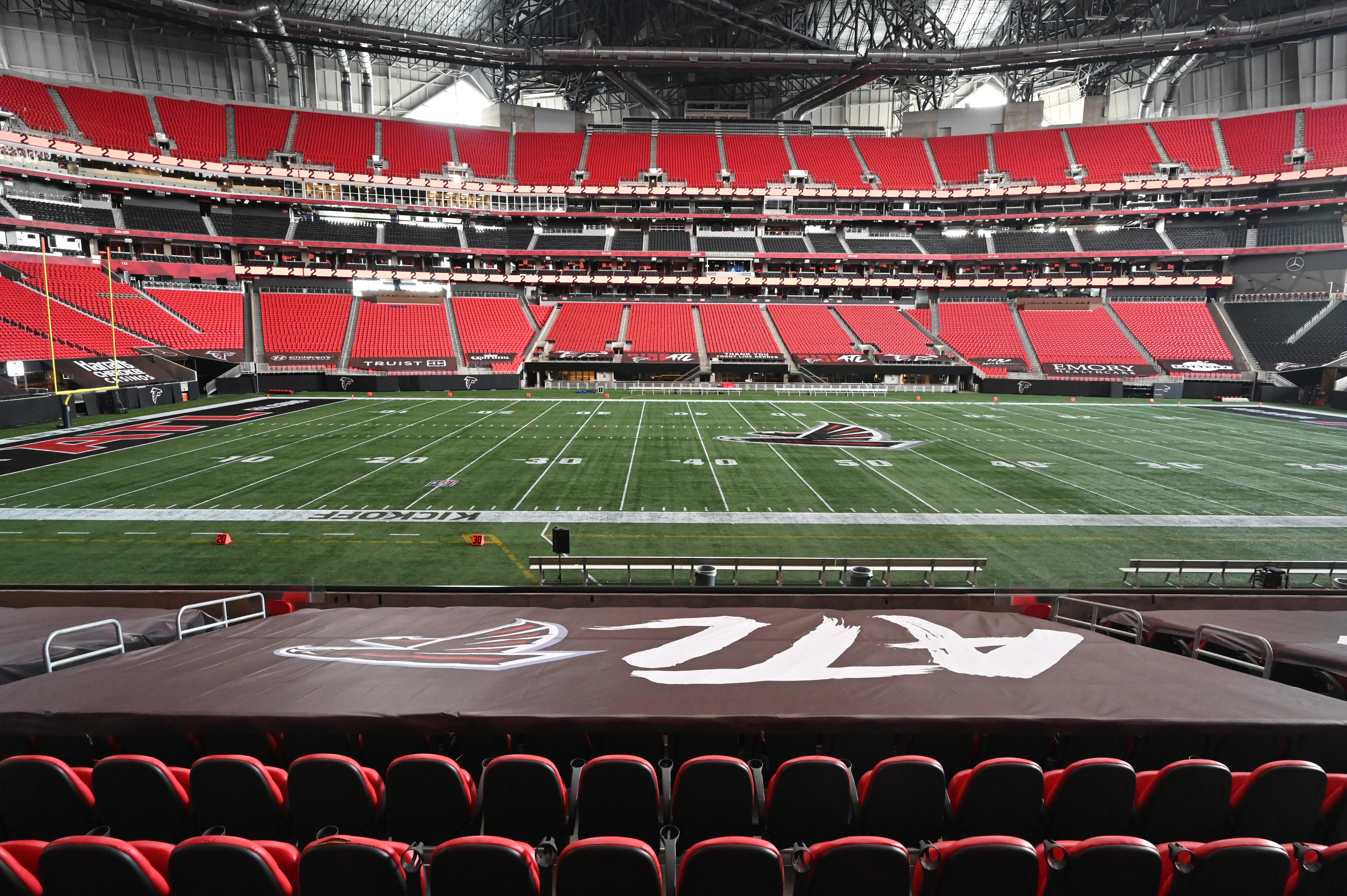 Mercedes-Benz Stadium's Train Horn is Awesome and a nice touch to new  Falcons home