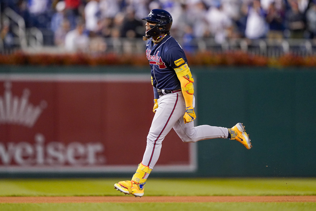 Atlanta Braves on X: #Braves acquire second baseman Brandon Phillips  (@DatDudeBP) from the Reds in three-player trade. Details:   / X