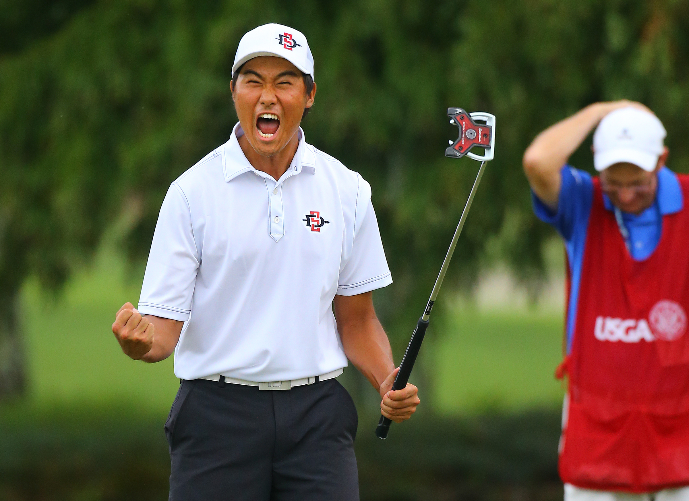 Photos Gunn Yang and his caddie Richard Grice picture