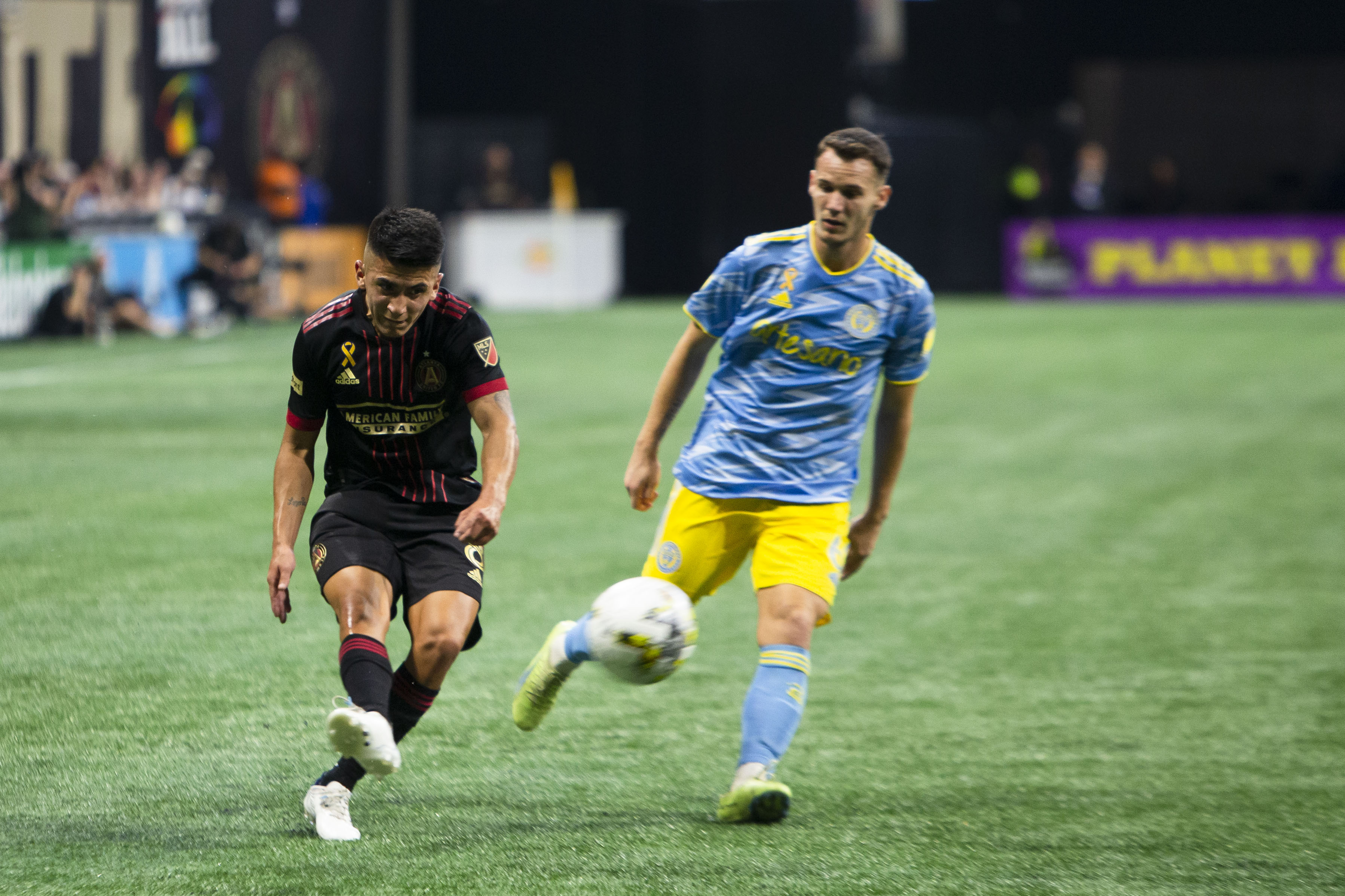 HARRISON, NJ - JUNE 30: Referee Alex Chilowicz issues a yellow card to  Atlanta United goalkeeper Rocco Ríos Novo (34) during the second half of  the Major League Soccer game between the