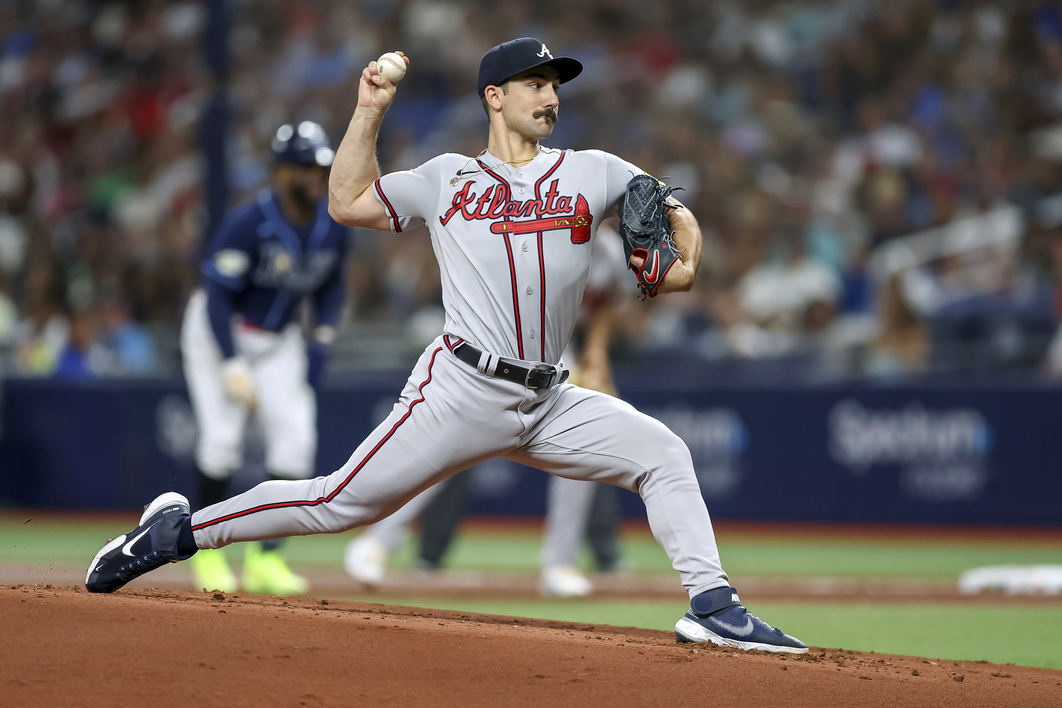 Braves News: Minter leaves game early with pectoral tightness