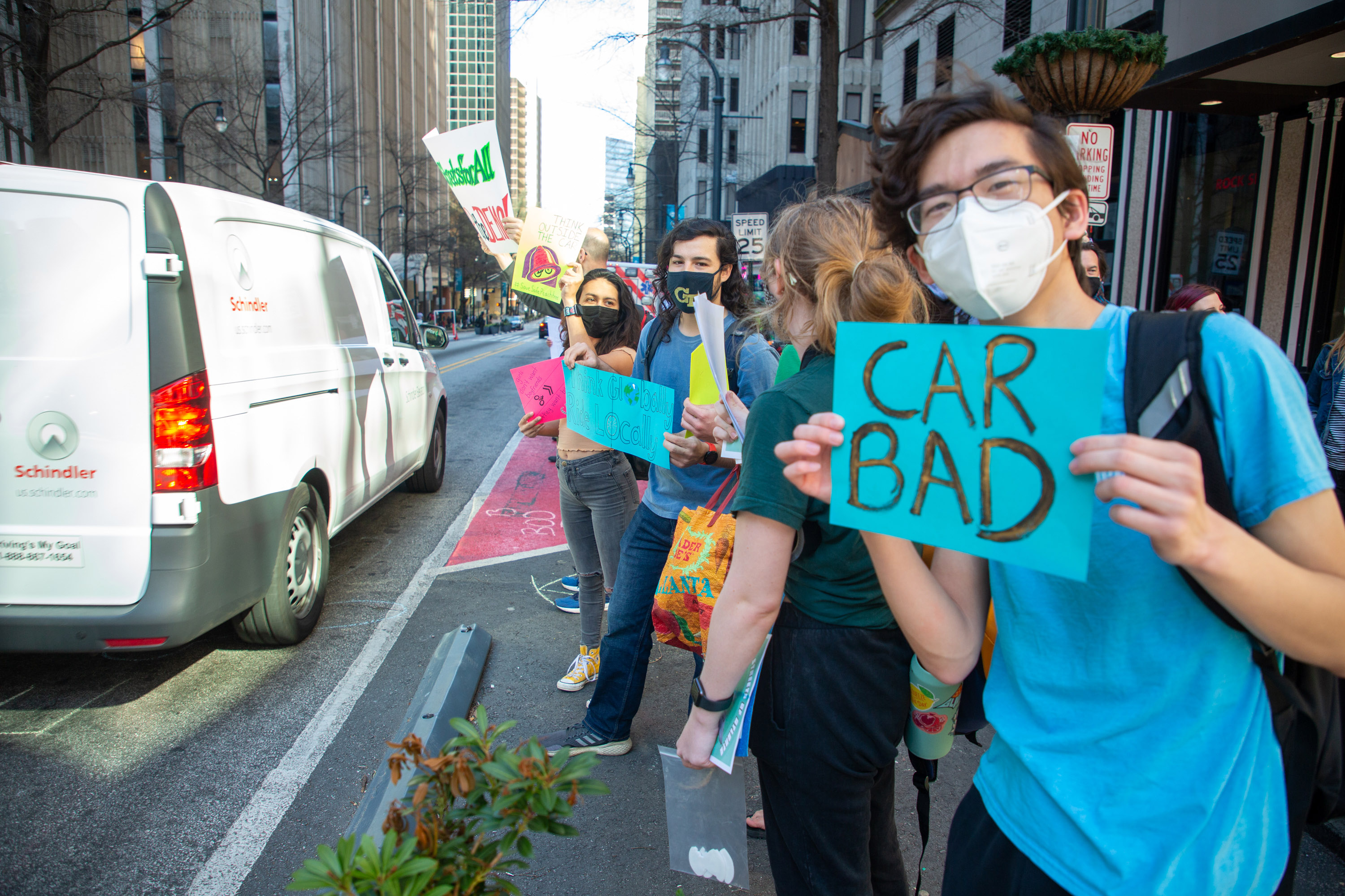 Atlanta testing ways to make Peachtree Street friendly to bicycles and  pedestrians