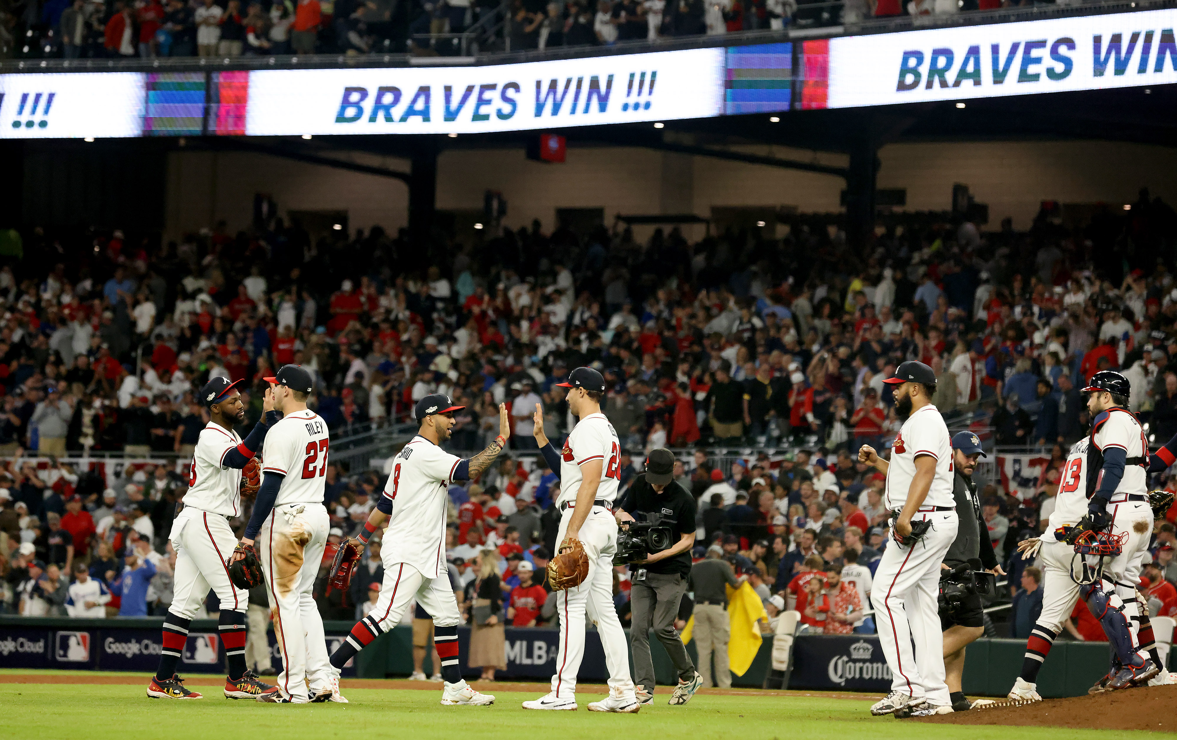Atlanta Braves Fans Register on Richter Scale While Celebrating Wild NLDS  Game 2 Win