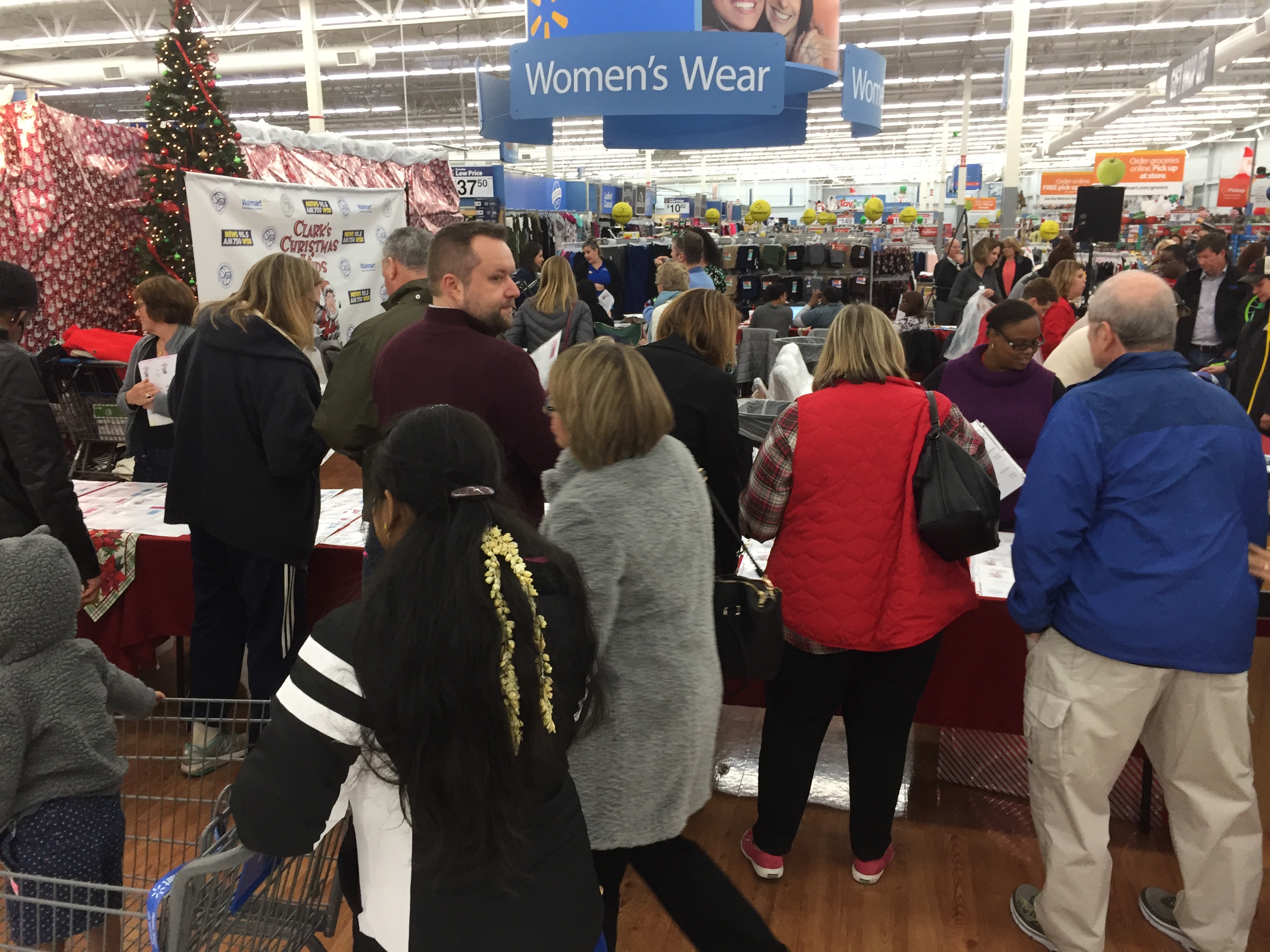 The crowds that Friday afternoon at the Milton Wal-Mart were steady. CREDIT: Rodney Ho/ rho@ajc.com