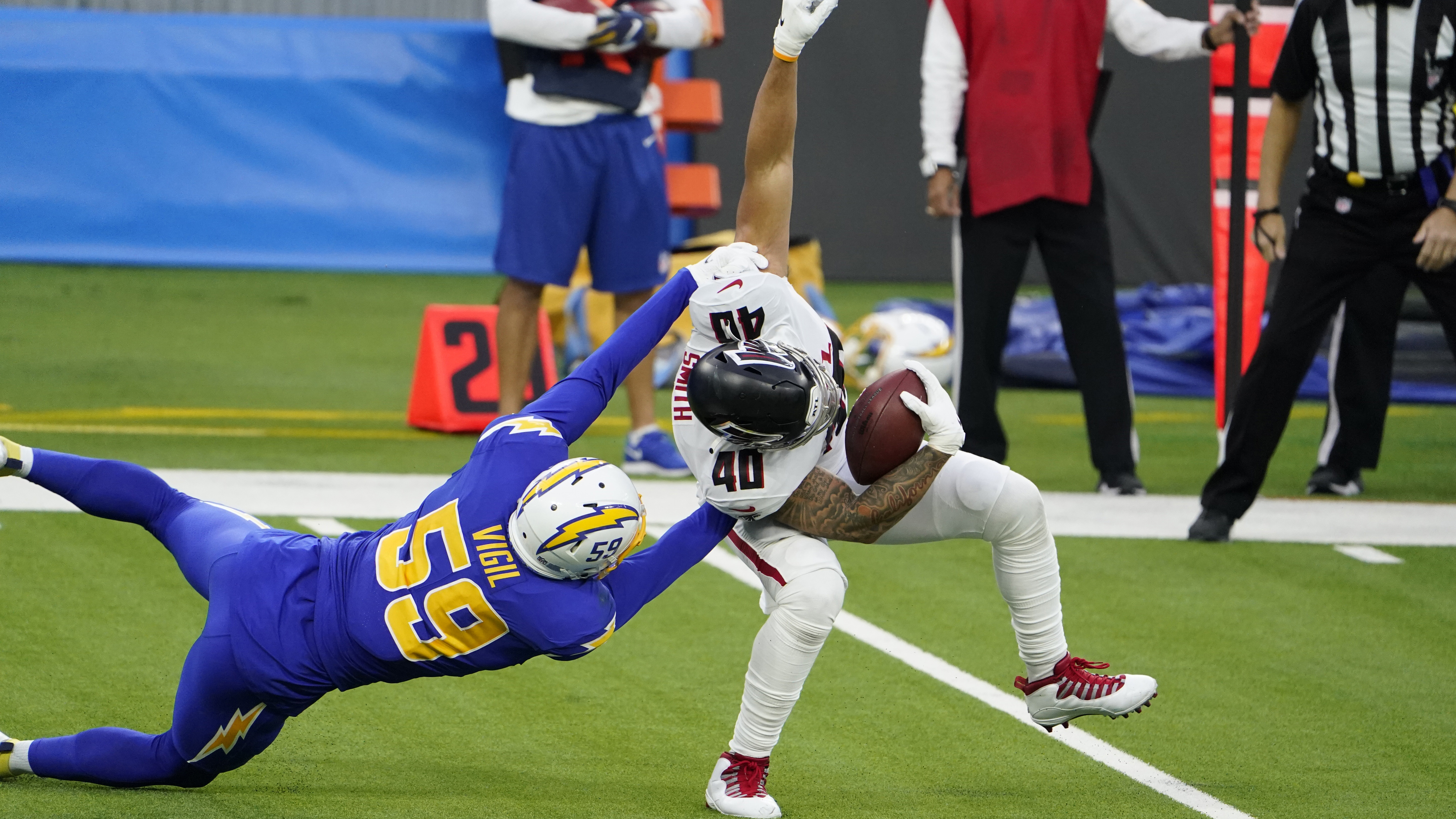 Atlanta Falcons fullback Keith Smith (40) looks at a play from the