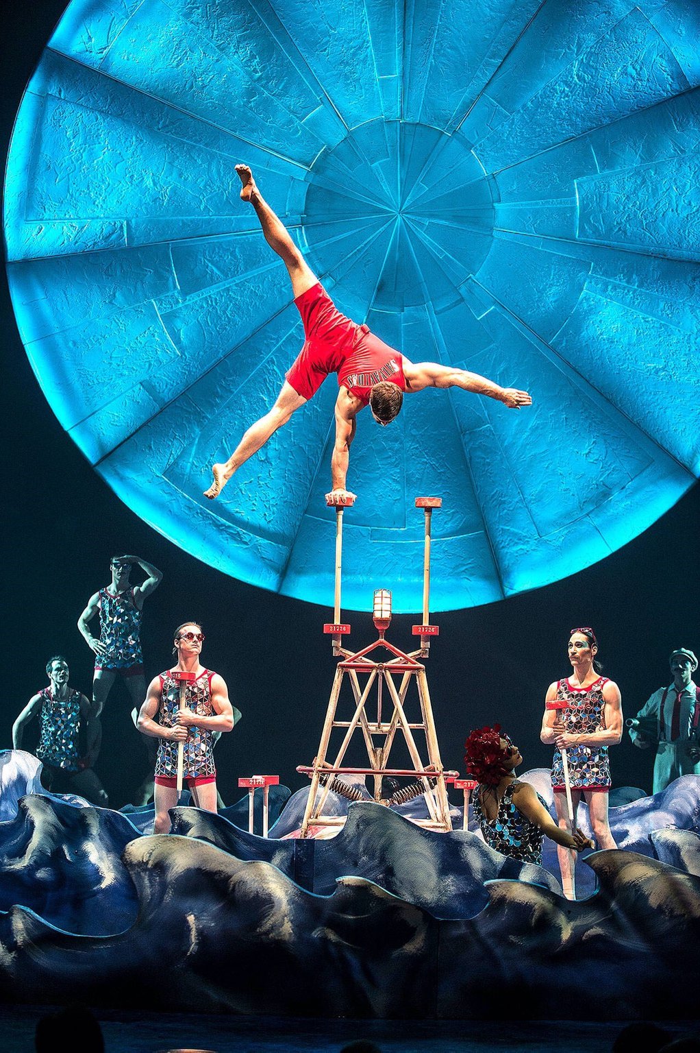 Review: Part circus, part technology trade show, Cirque du Soleil's  Mexico-themed 'Luzia' opens in L.A. - Los Angeles Times