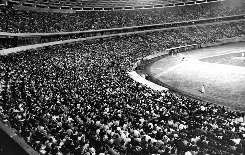 Fulton County Stadium – Stock Editorial Photo © ProShooter #143146821