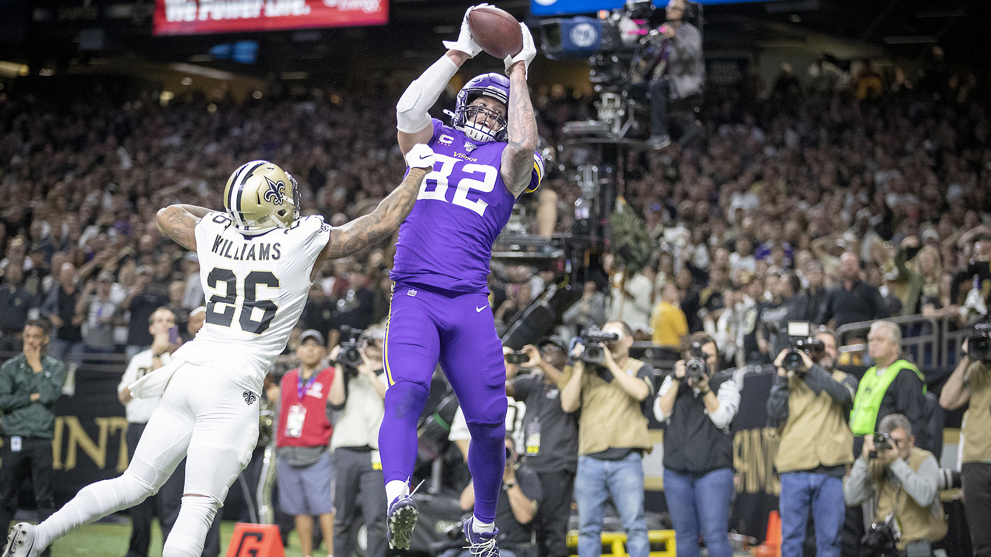 Minnesota Vikings' Kyle Rudolph (82) misses a catch in the end