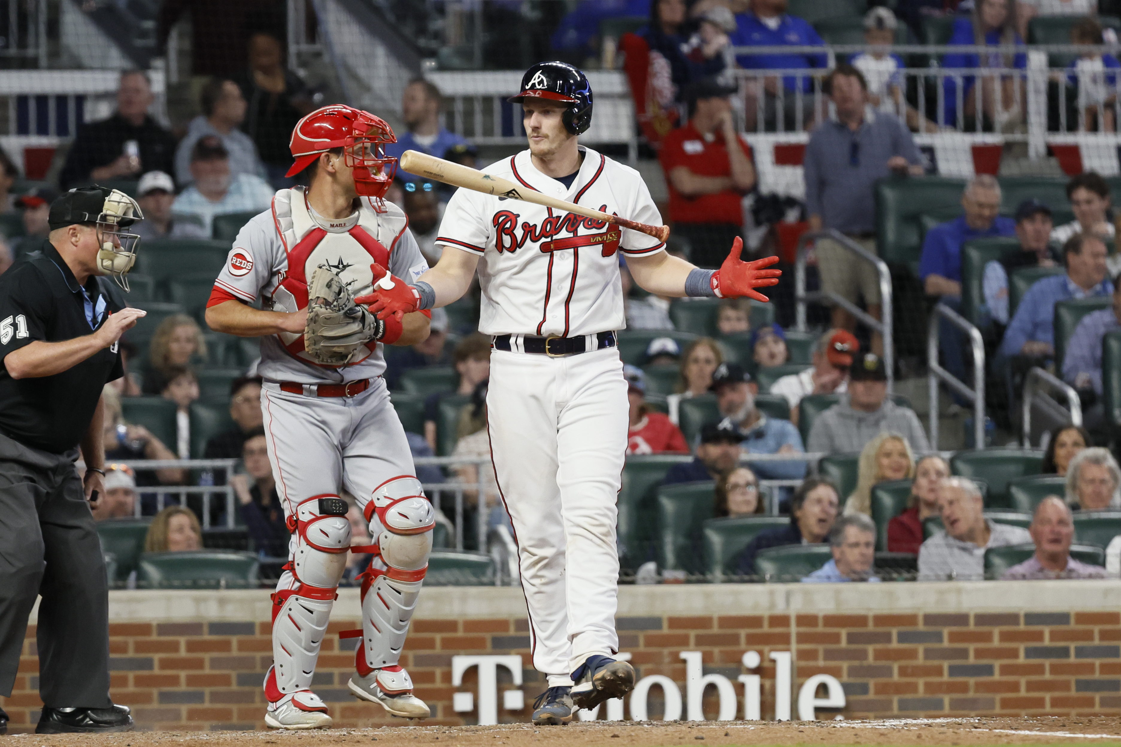 Eddie Rosario's HR gives Braves sweep of Reds