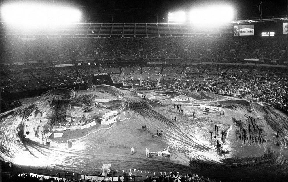 SI Photo Blog — On April 8, 1974, Atlanta Fulton-County Stadium