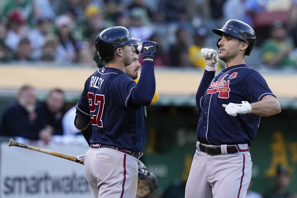 Riley's 3-run homer helps Fried, Braves beat Blue Jays 10-1