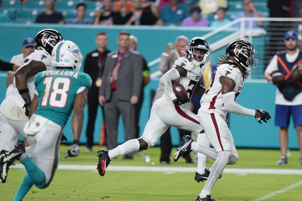 Alford's 79-yard punt return TD helps Falcons to a 19-3 win over Dolphins  in preseason opener