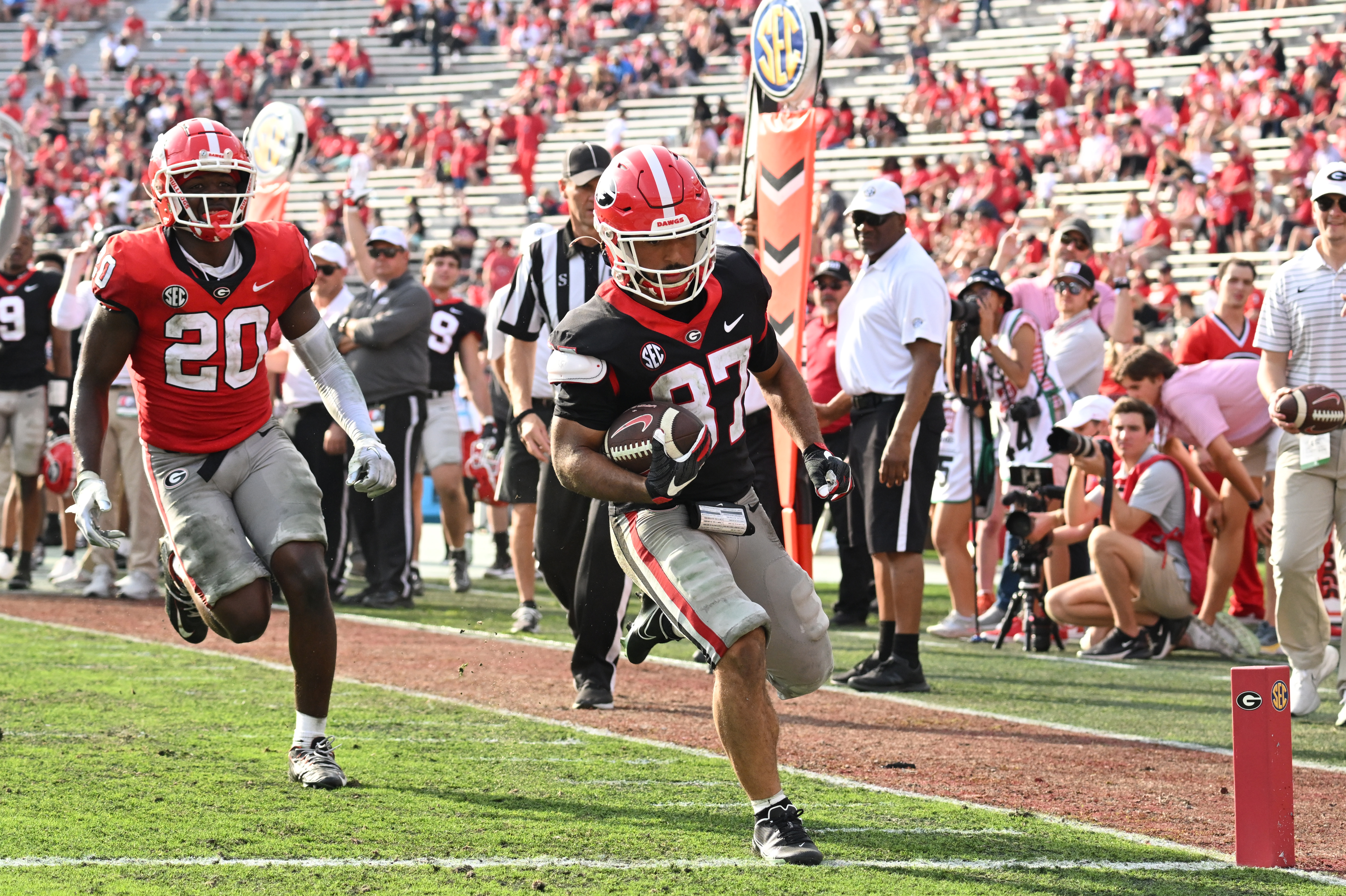 G-Day: Red beats black, Uga XI gets collared