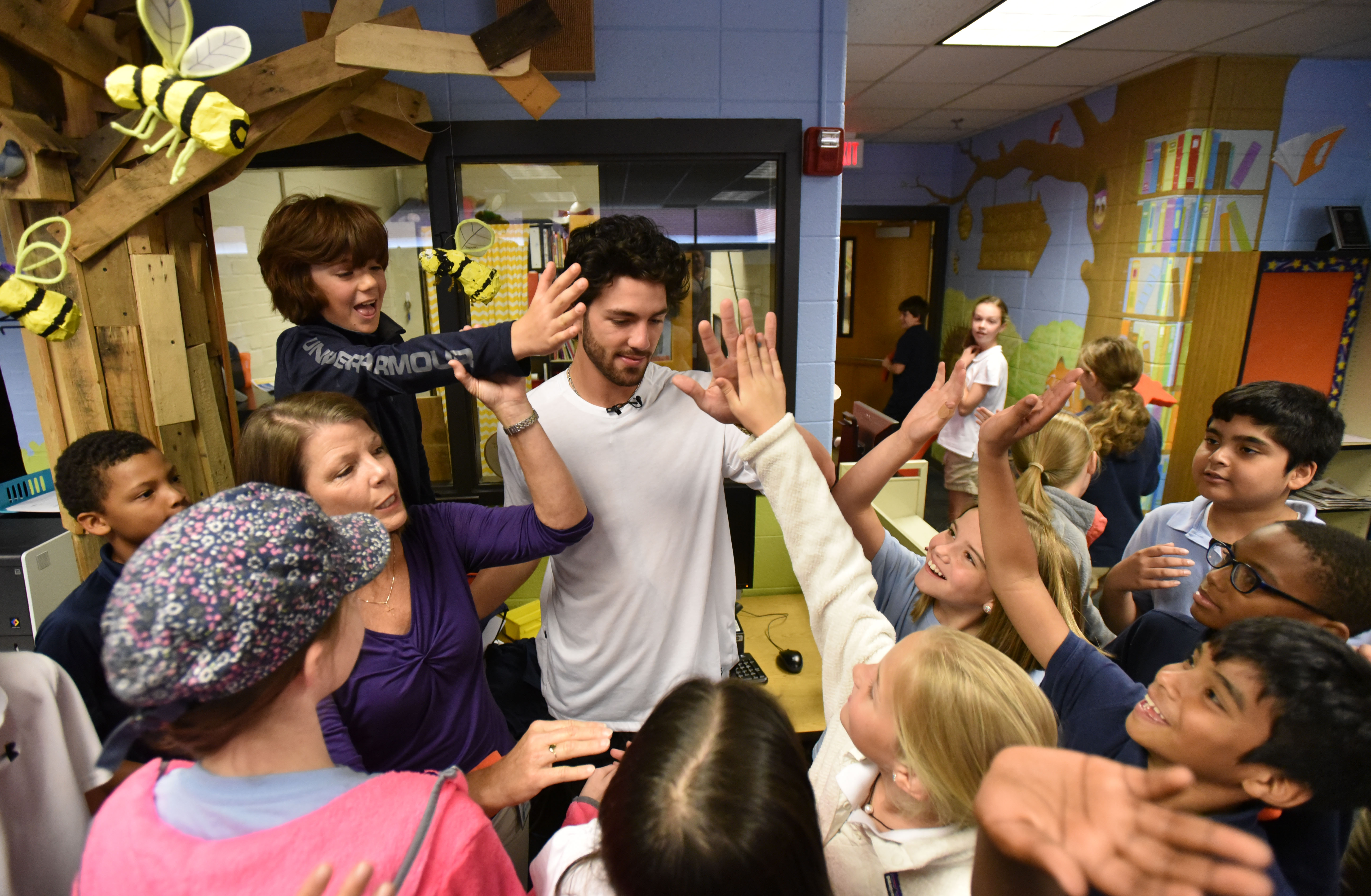 Dansby Swanson surprises his mom at the Marietta school where she teaches