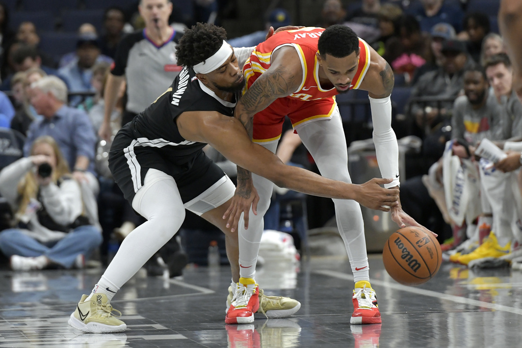 Dejounte Murray scores 41 as Hawks earn third straight win