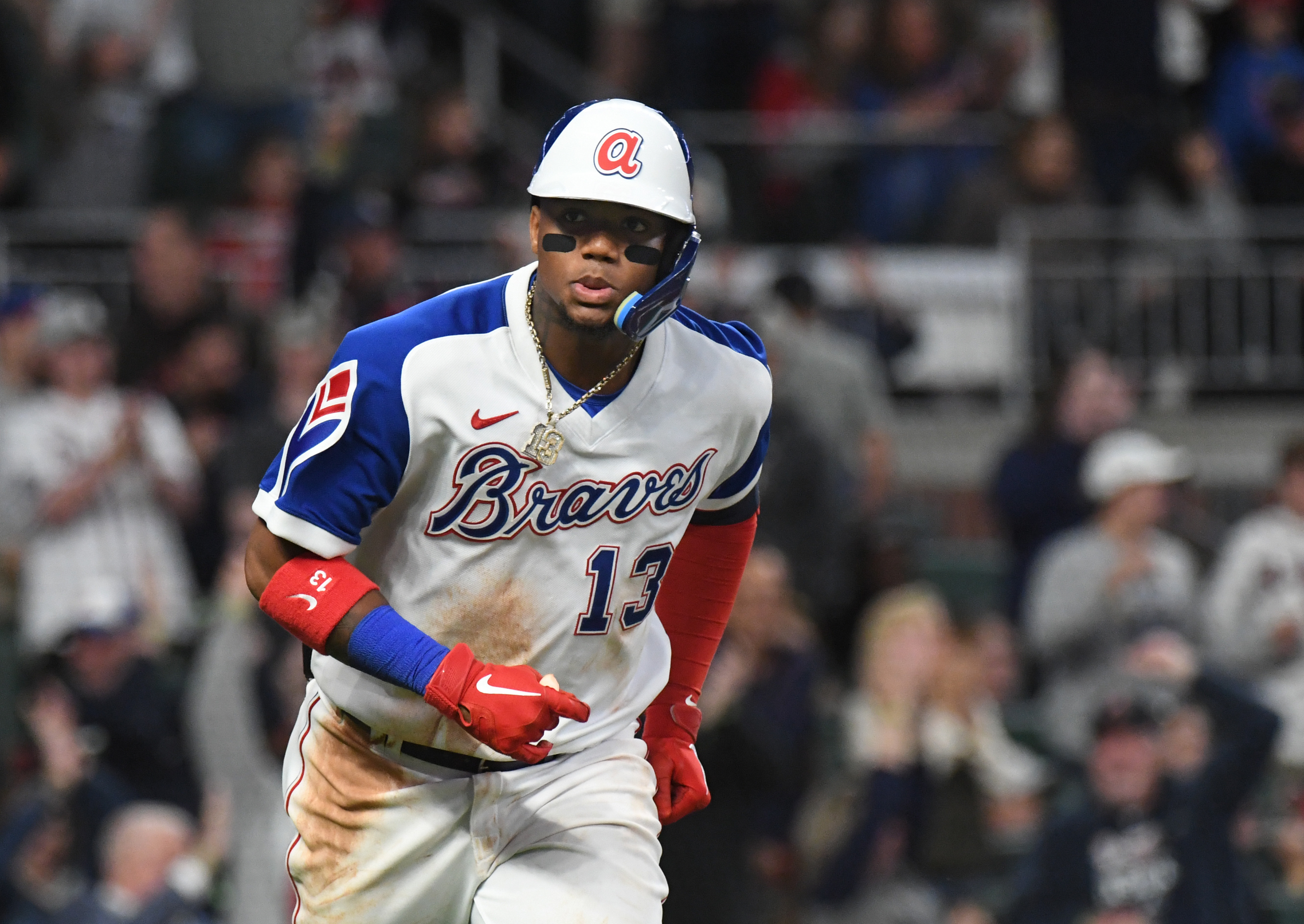 Braves edge Brewers, Ronald Acuña earns praise from LeBron James